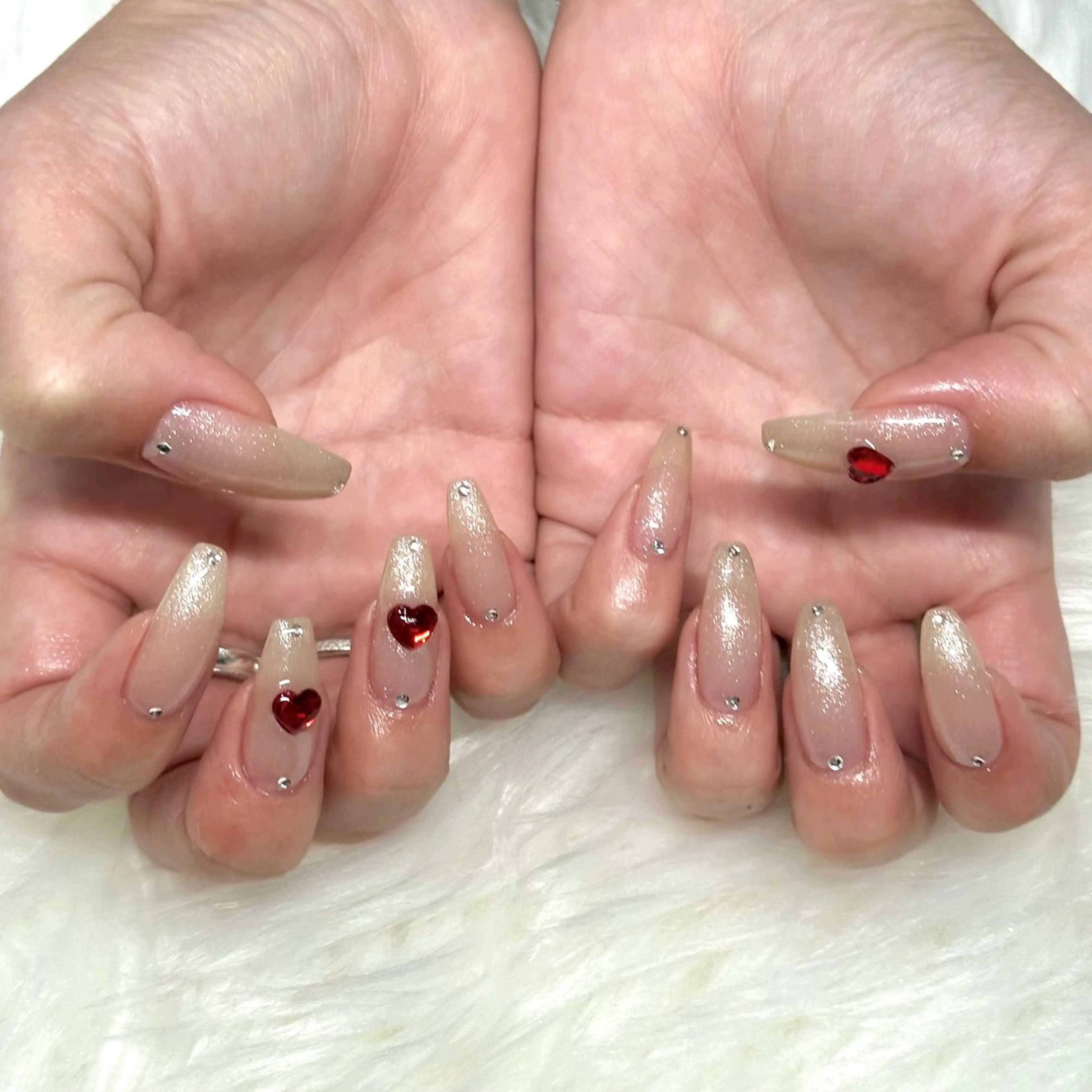 ネイル ハート キラキラネイル 赤色 冬ネイル クリスマス ハンドネイル Bianca浦和西口 Takenouchiのネイルデザイン