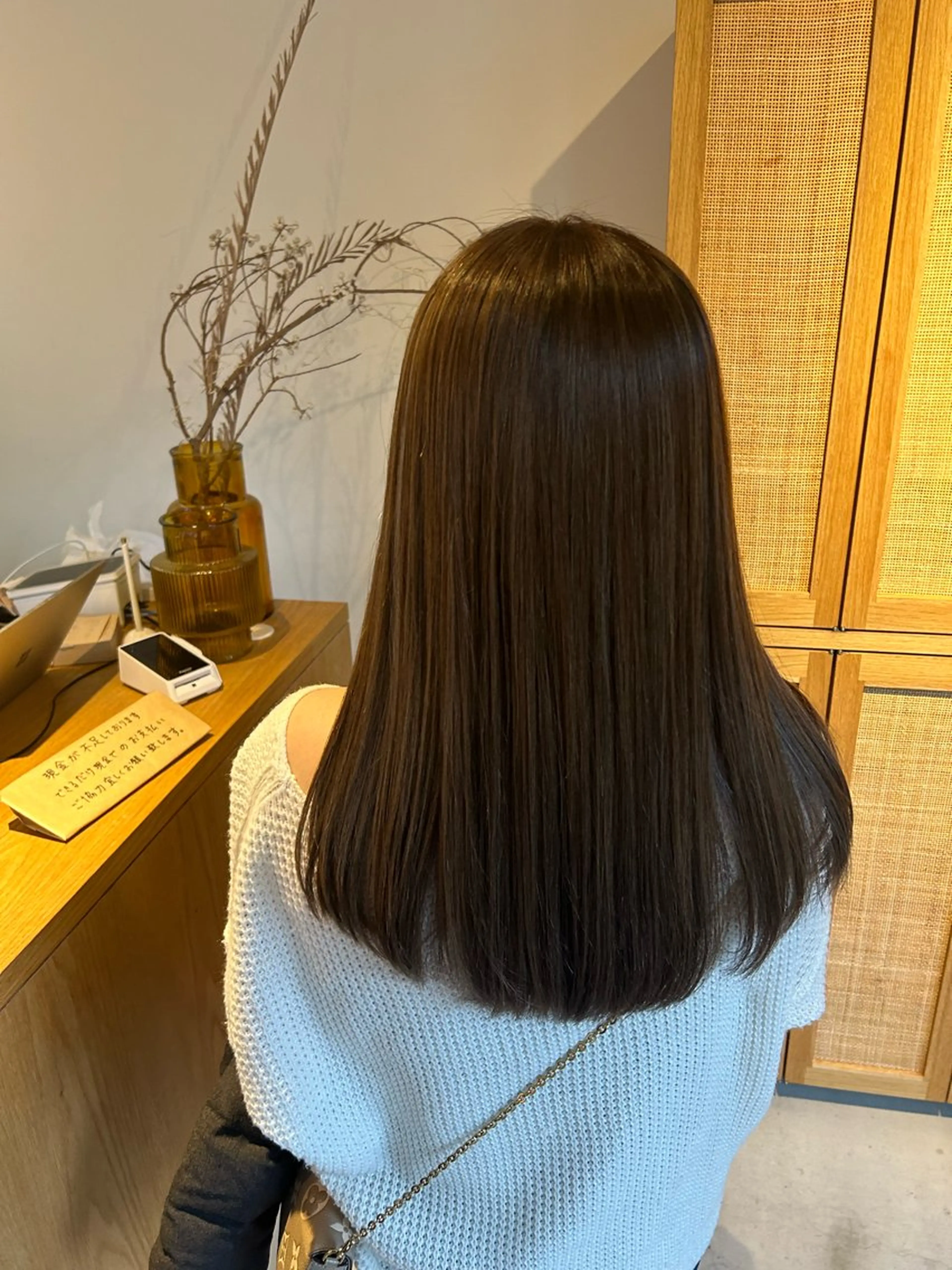 セミロング カラー PELEハイトーン shinobuのヘアスタイル