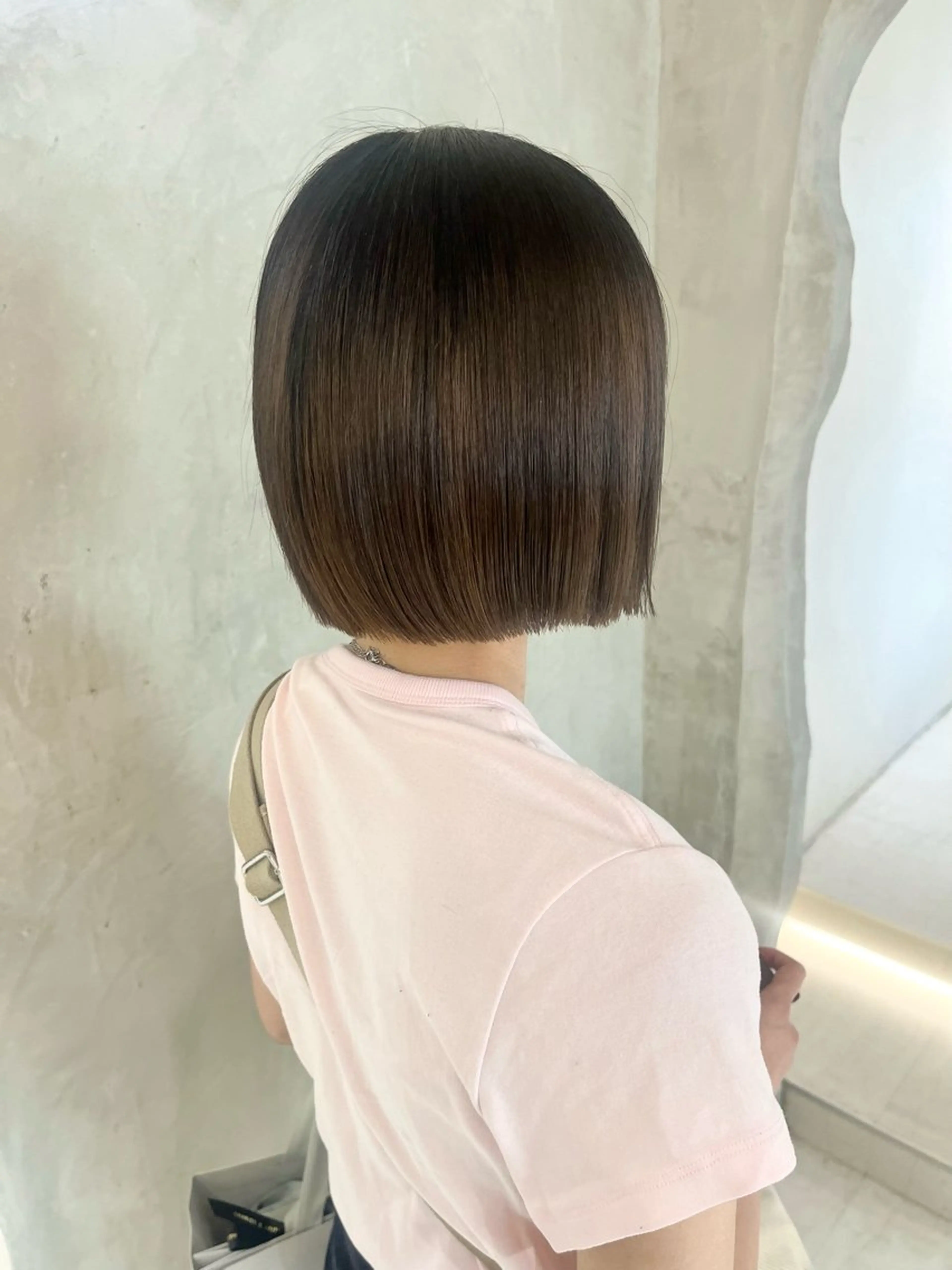 ショート 切りっぱなしボブ/ 艶カラー/綾莉のヘアスタイル
