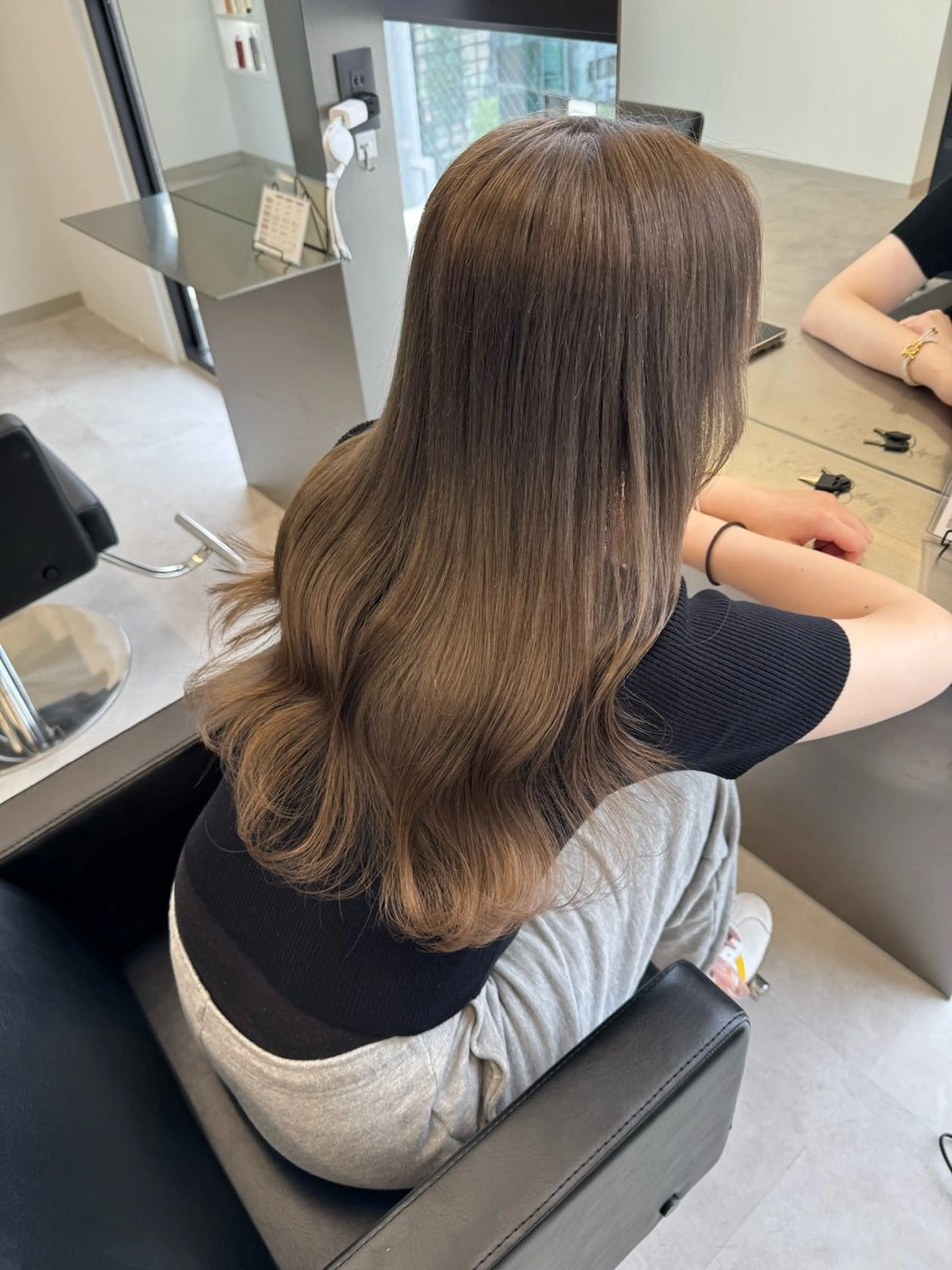ロング カラー ブリーチ グレージュ ミルクティーグレージュ ハイトーン/エクステ /韓国ヘアKENTAのヘアスタイル