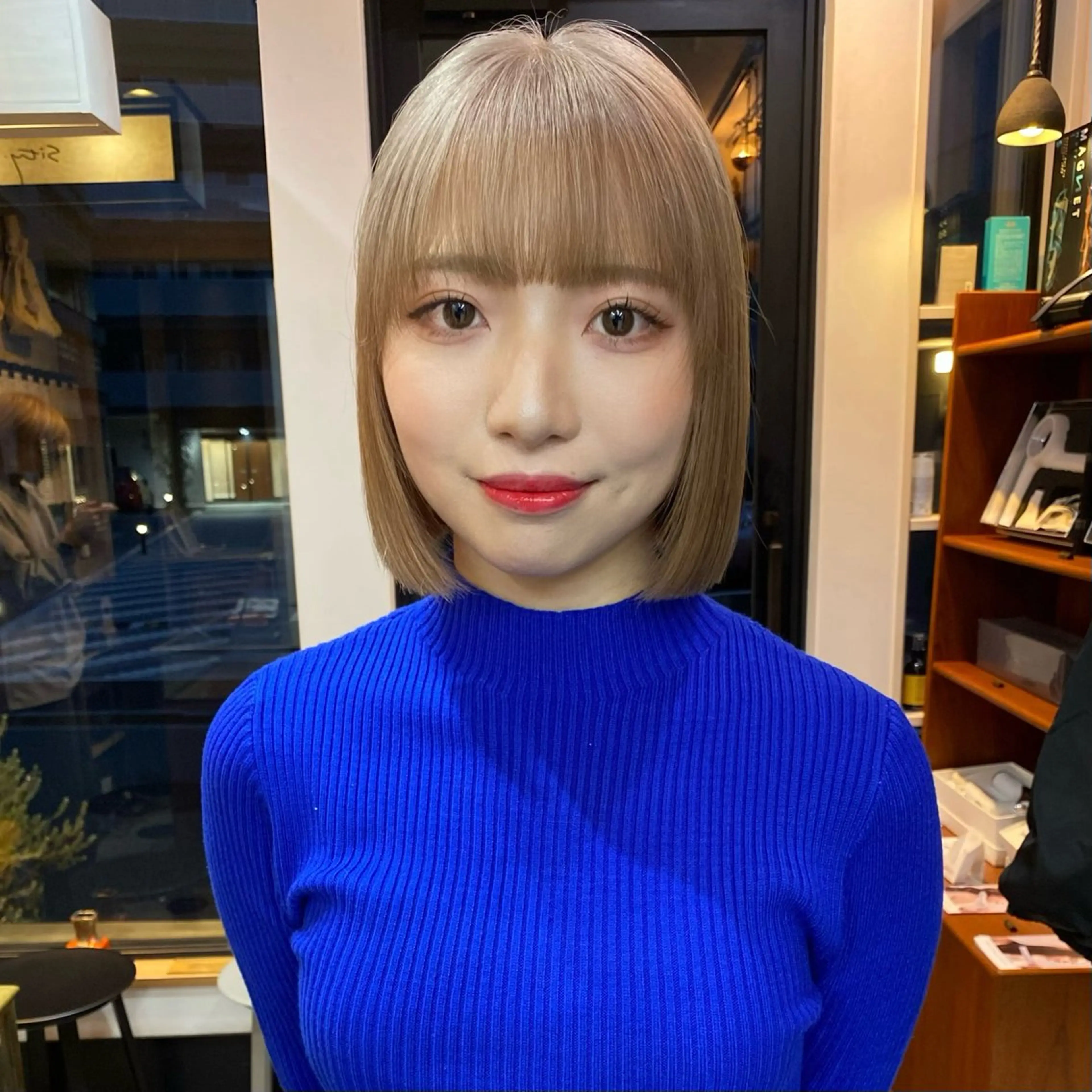 ミディアム カラー ハイトーンカラー ボブ ダウンパーマ 【sity.ザイク】のヘアスタイル