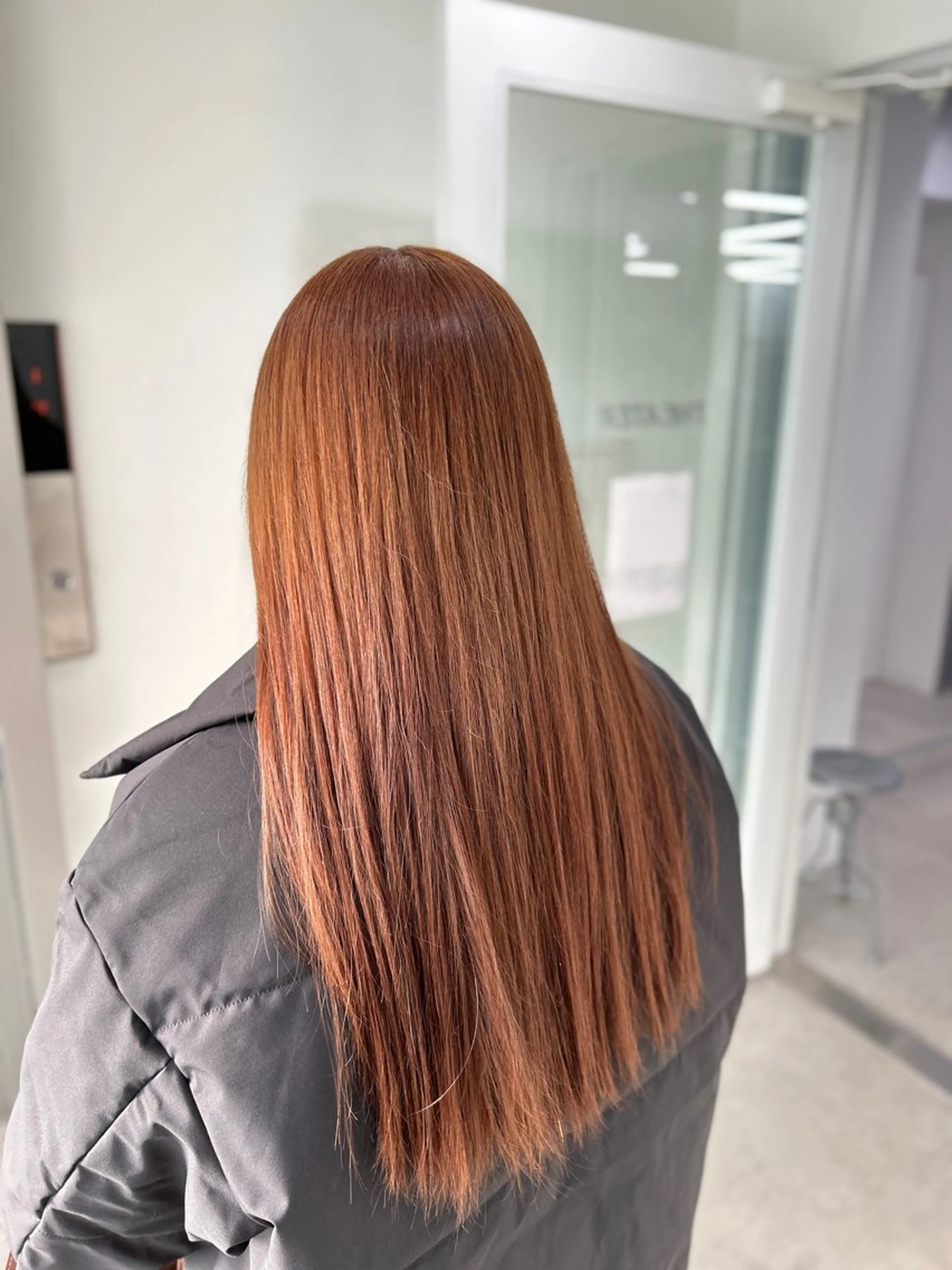 カラー カット ヘアカラー トリートメント ヘッドスパ ハイトーン/ベージュ デザイン/りくとのヘアスタイル