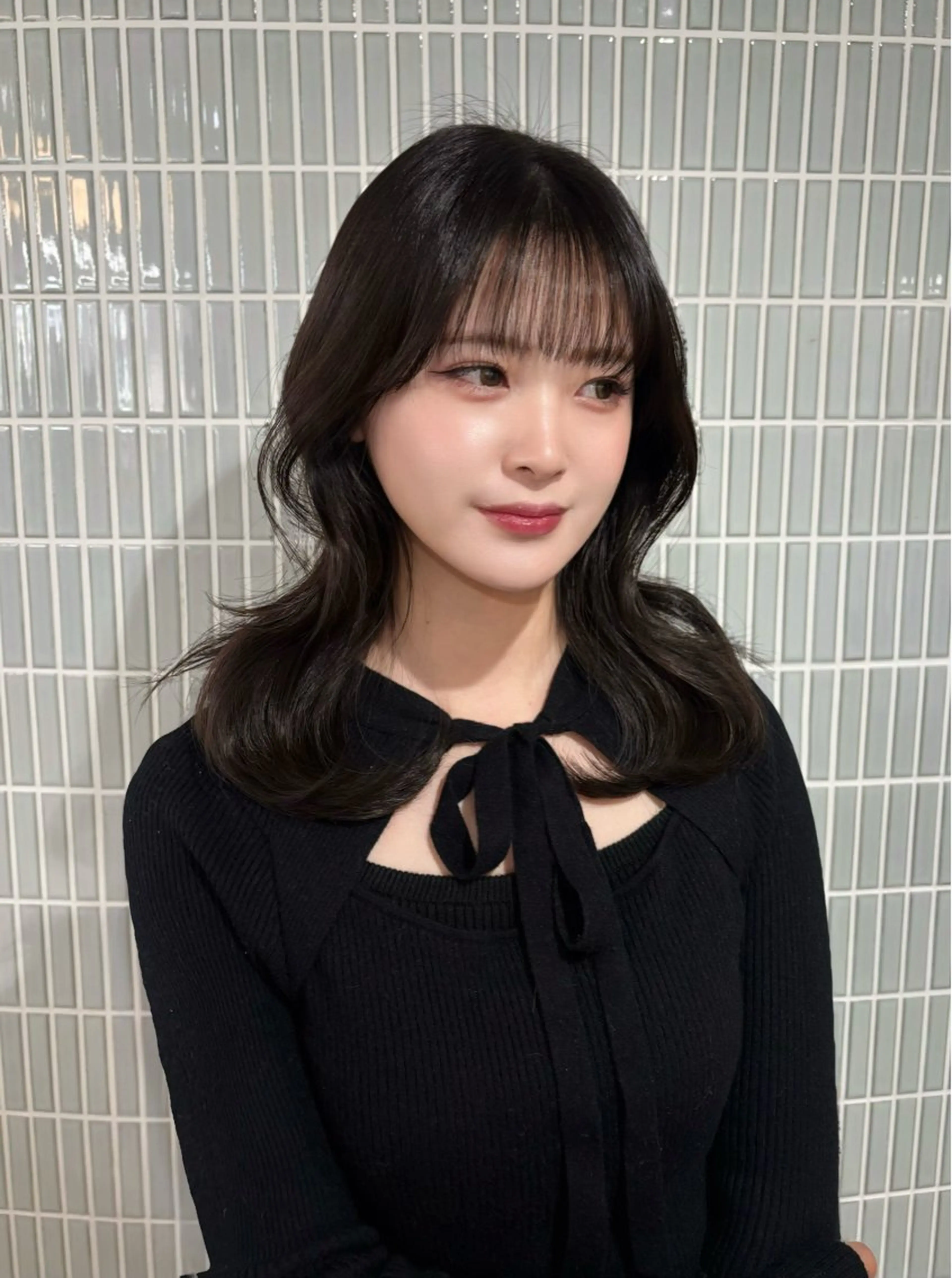 セミロング カラー 切りっぱなしボブ ベージュカラー ブリーチ ブラウンカラー チョコレートブラウン 友田 那都のヘアスタイル