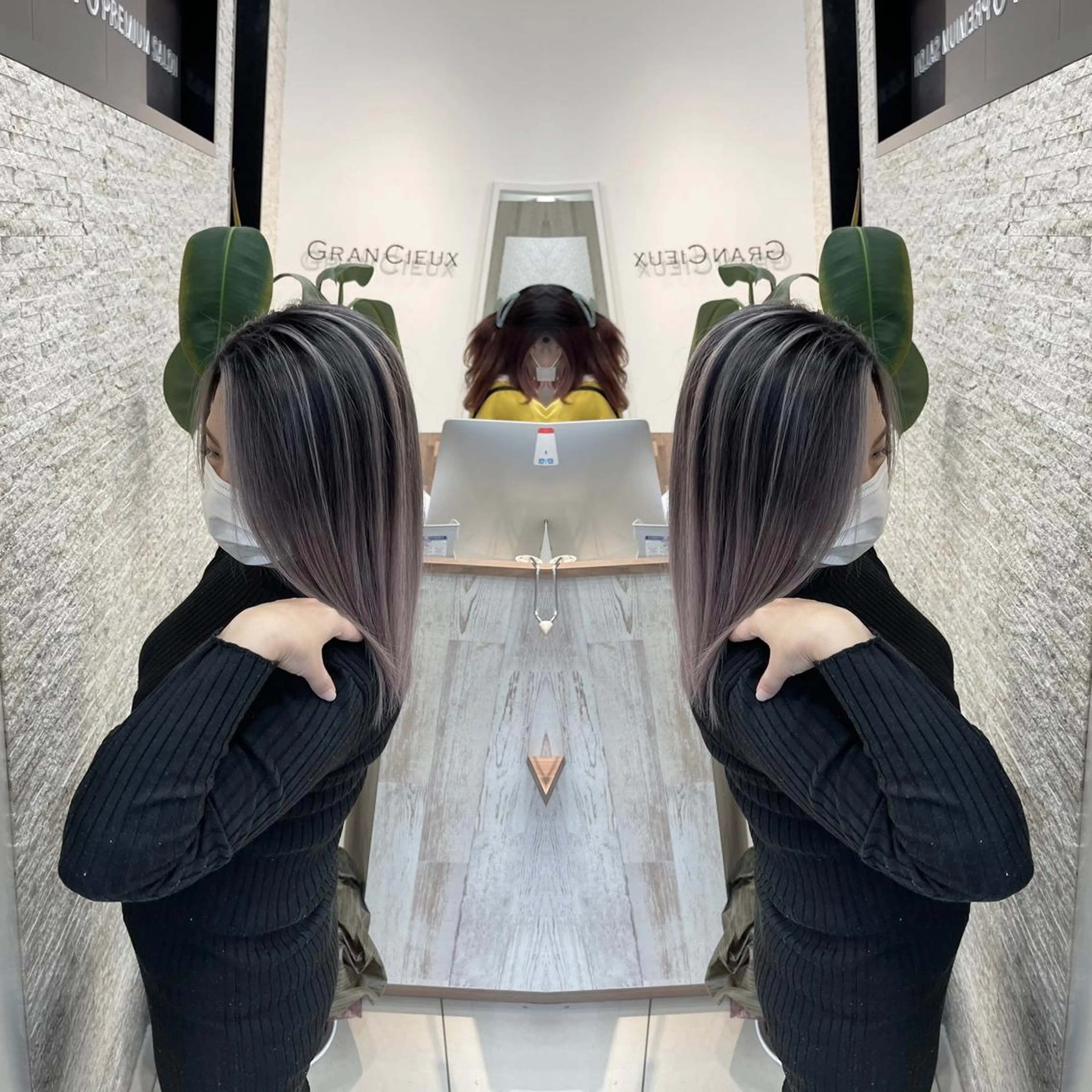 セミロング ヘアカラー Y Uのヘアスタイル