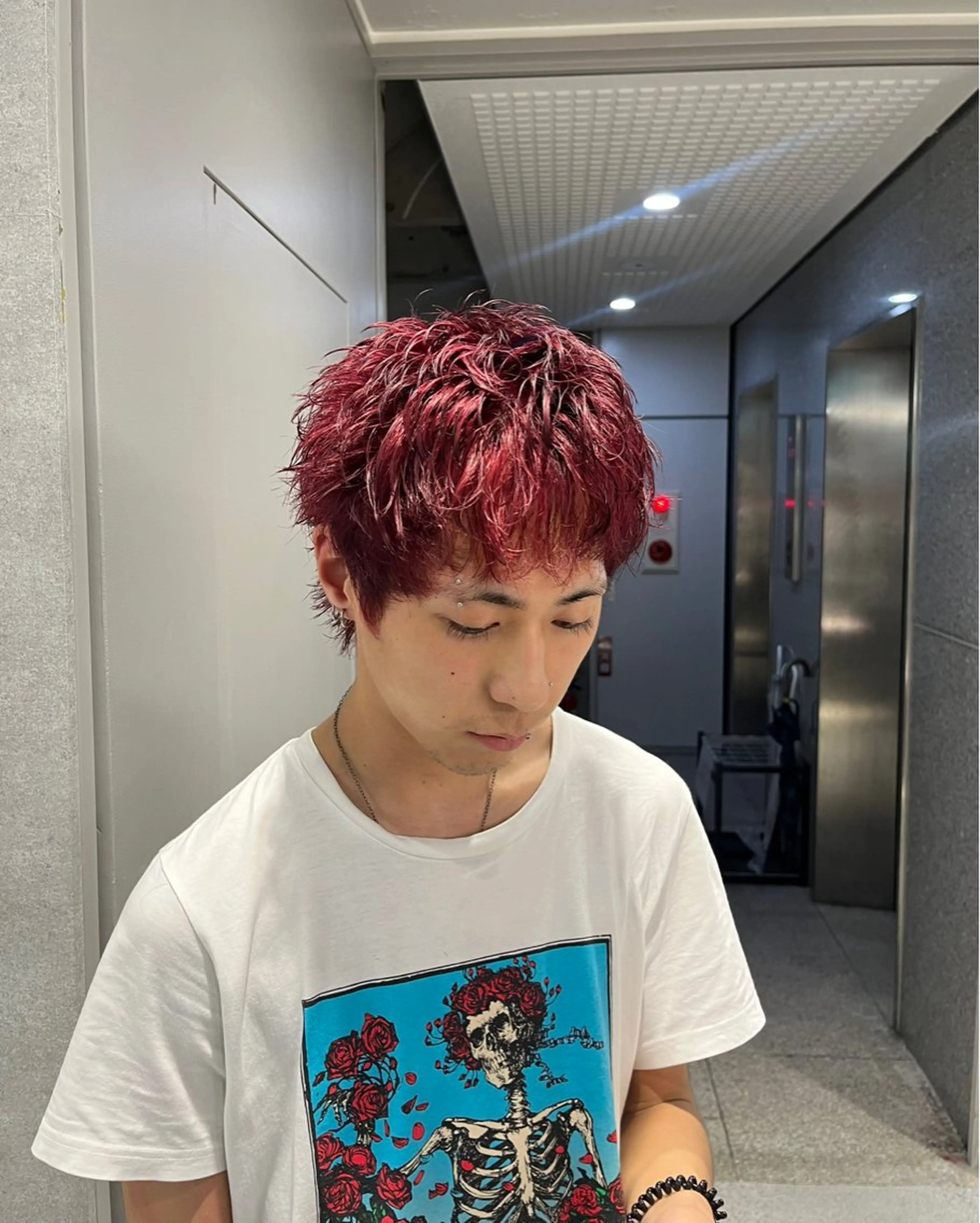 ショート カラー パーマ メンズ メンズハイトーン ボルドーカラー ハイトーンカラー レッドカラー ショートヘア カット ヘアカラー 🔥メンズ 特化🔥菊水皐暉🔥のヘアスタイル