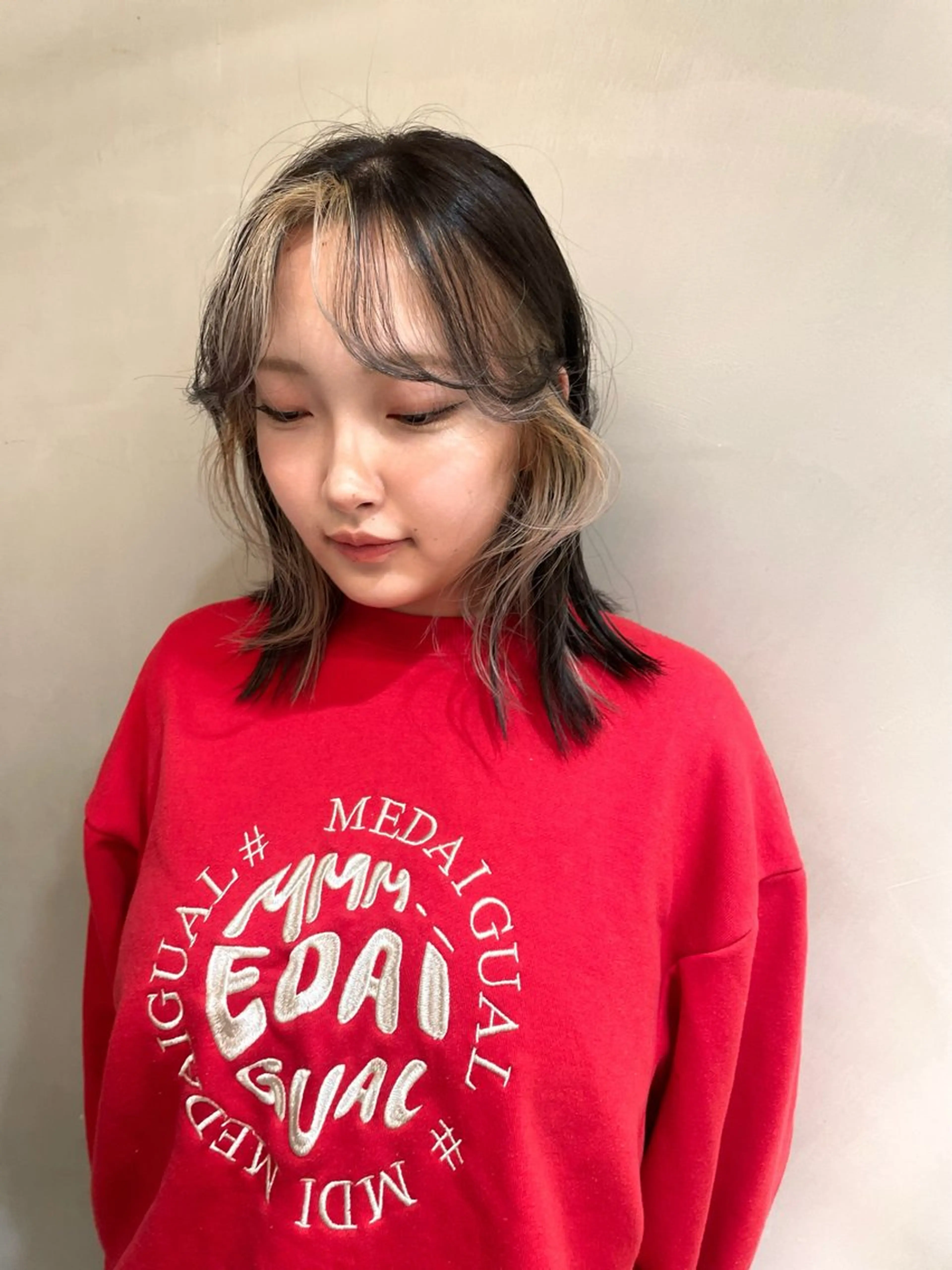 ショート カラー ミストバング ブリーチ  フェイスフレーミング Fev YUZUのヘアスタイル