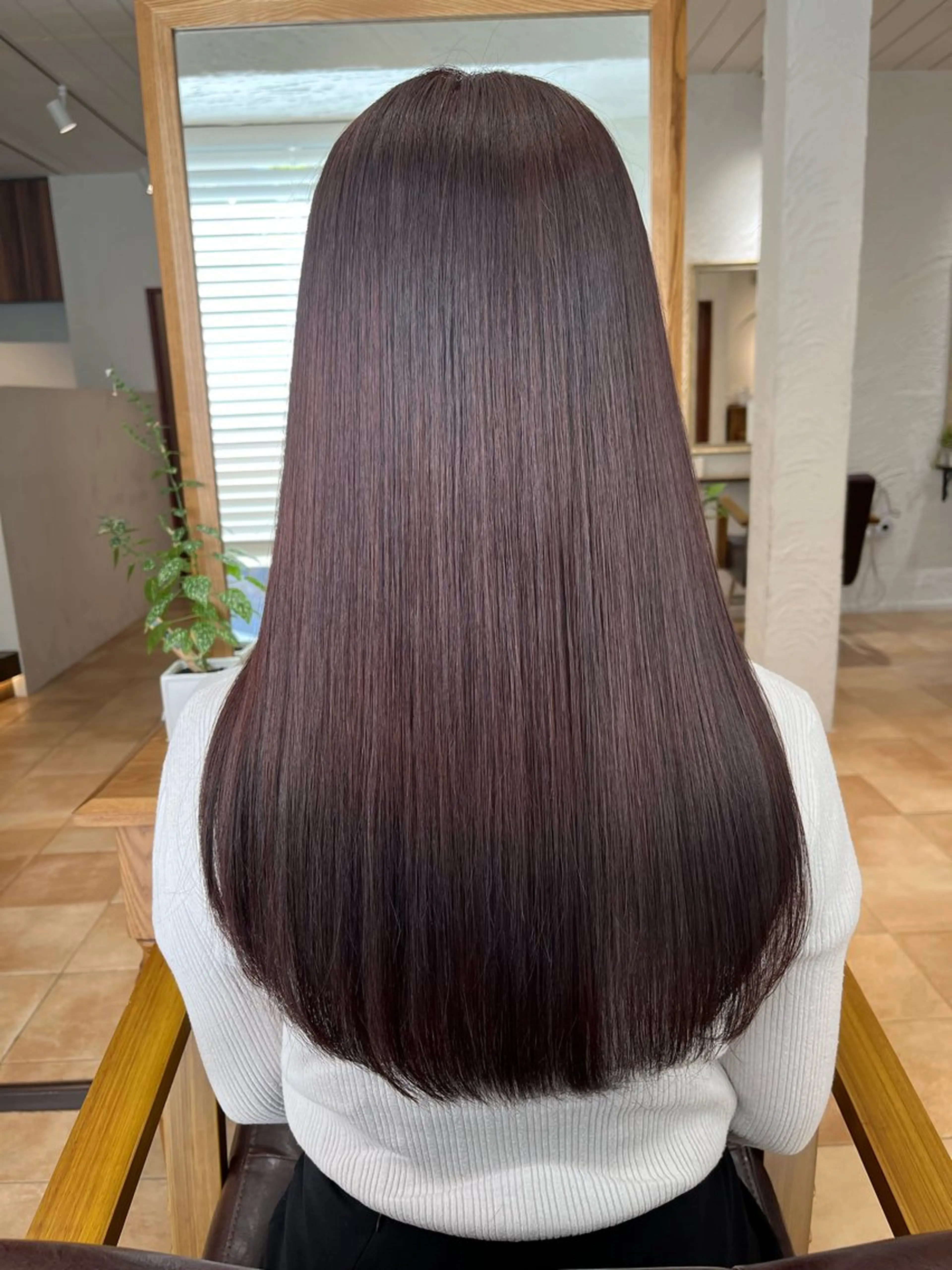 ☀️4月限定☀️🫧髪質改善トリートメント🫧に前髪カットがサービス‼️ コテ巻きなどのお仕上げスタイリング付き❣️の写真