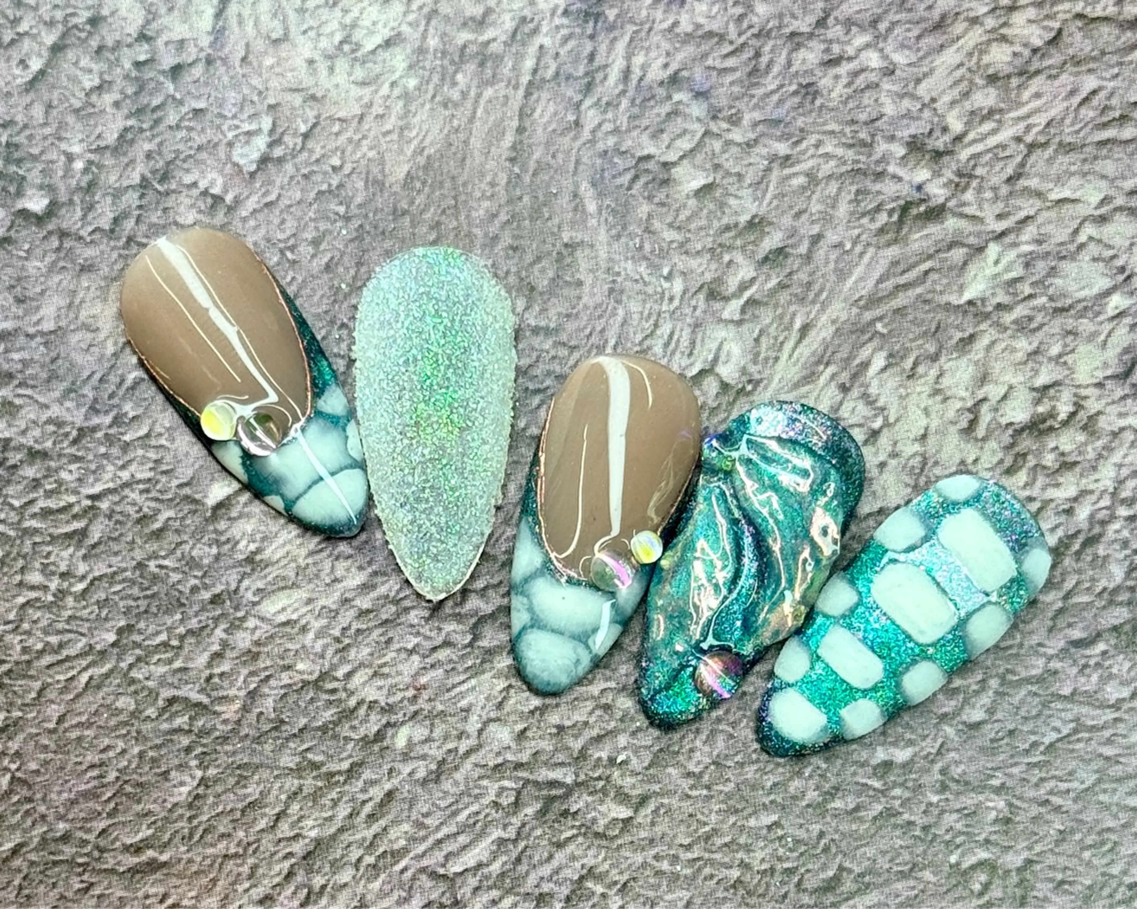 ネイル ハンドネイル AngelChris ビューティーサロンのネイルデザイン