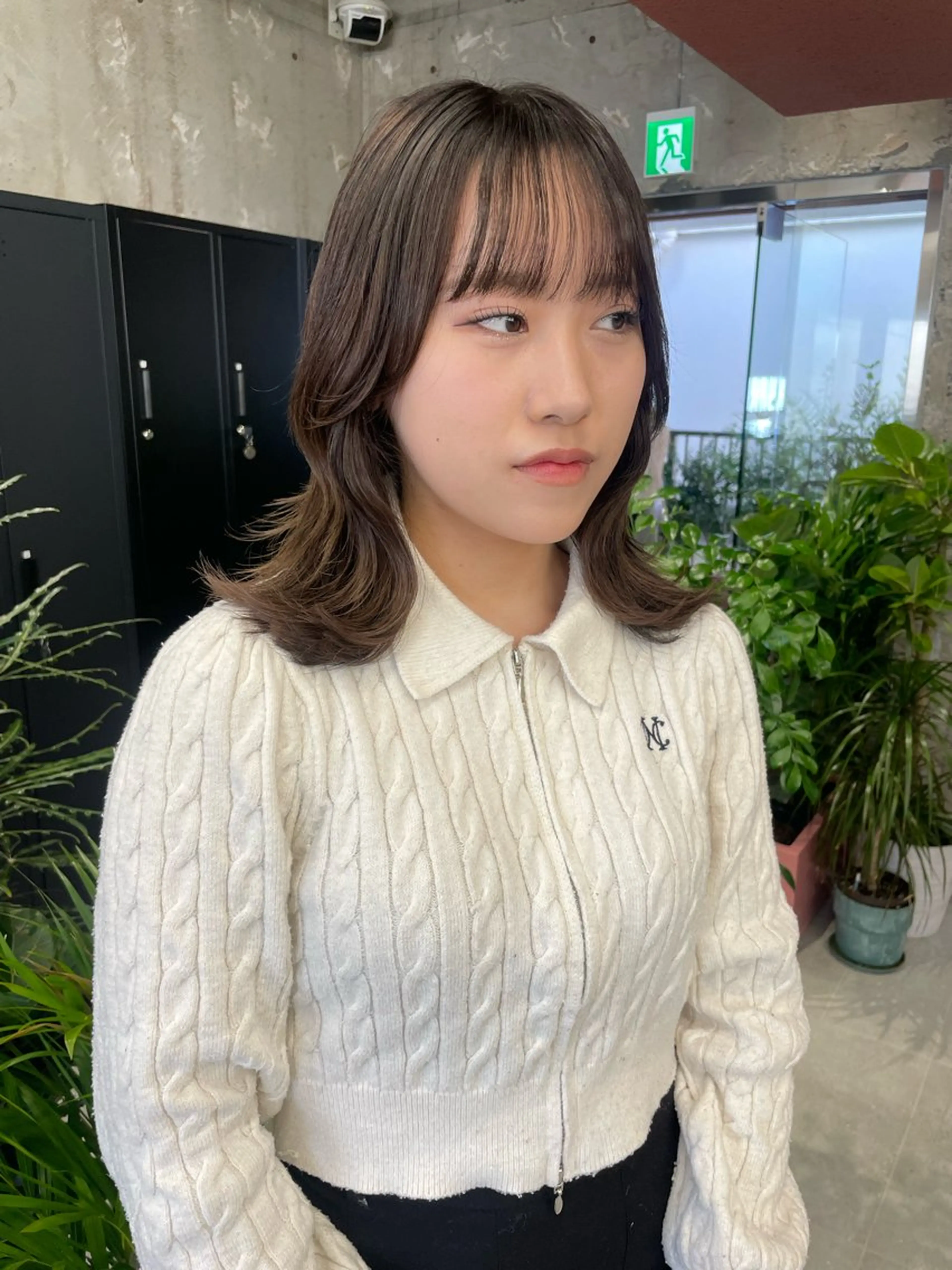 ミディアム MIFA レイヤー／パーマのヘアスタイル