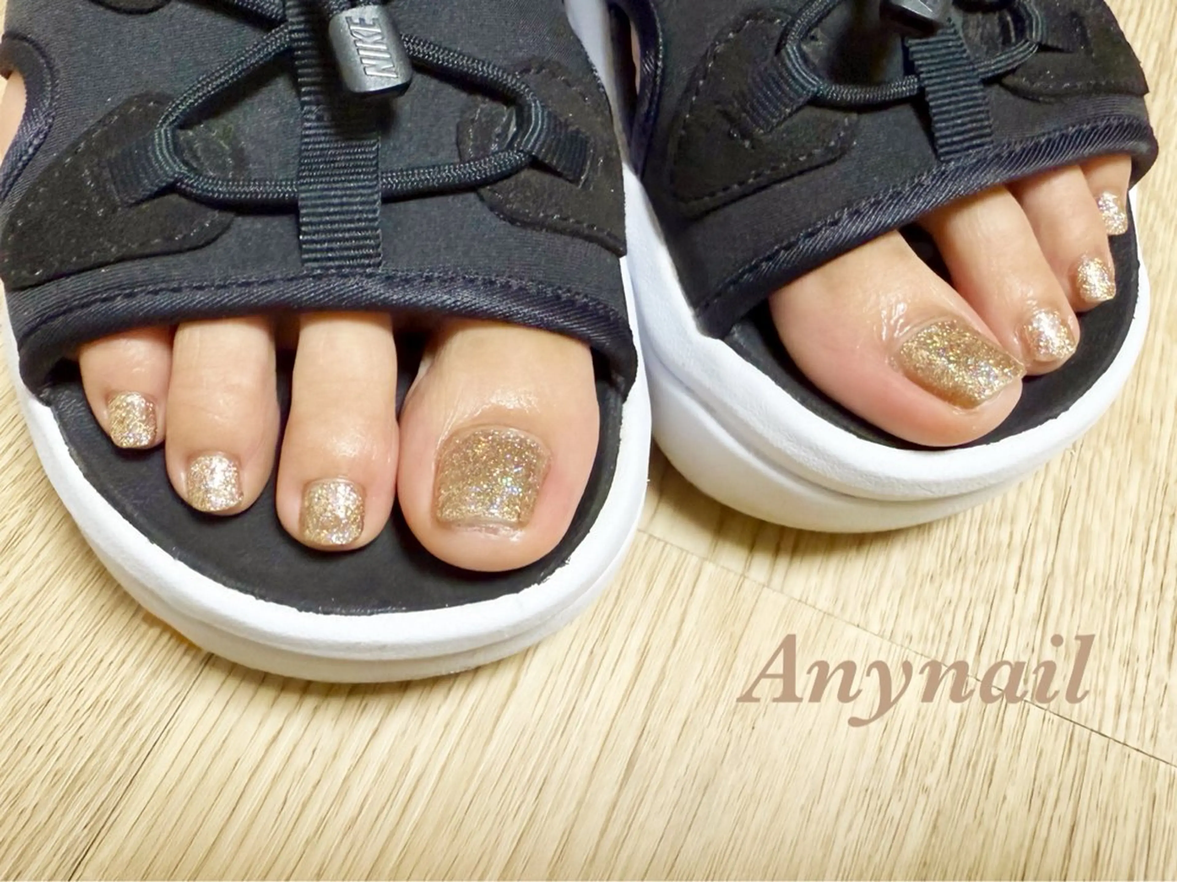 ネイル ブルー フットネイル ゴールド キラキラネイル ラメ(グリッター) フットネイル 岩澤 恵子のネイルデザイン