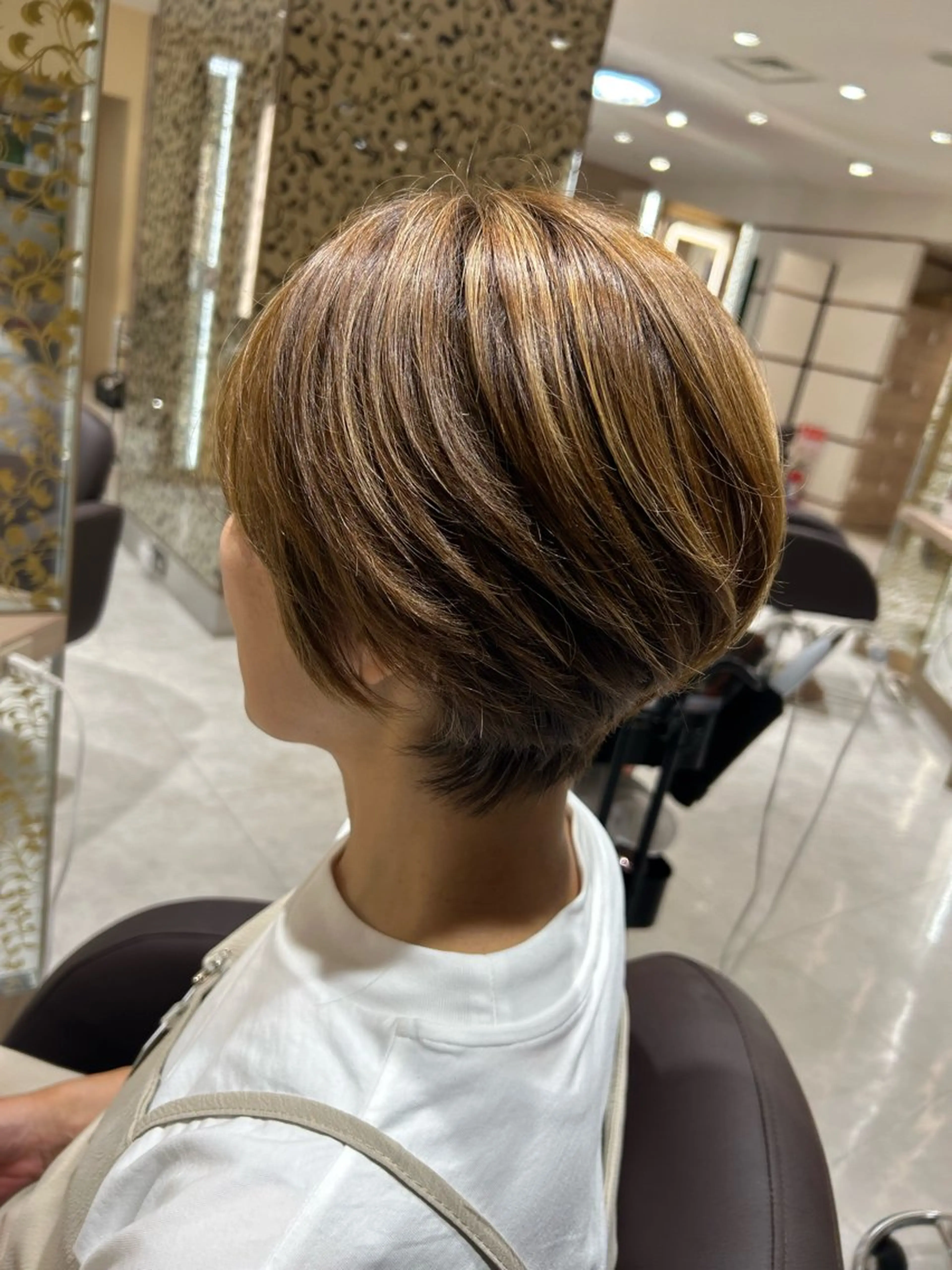 ショート シオザワ ヒロキのヘアスタイル