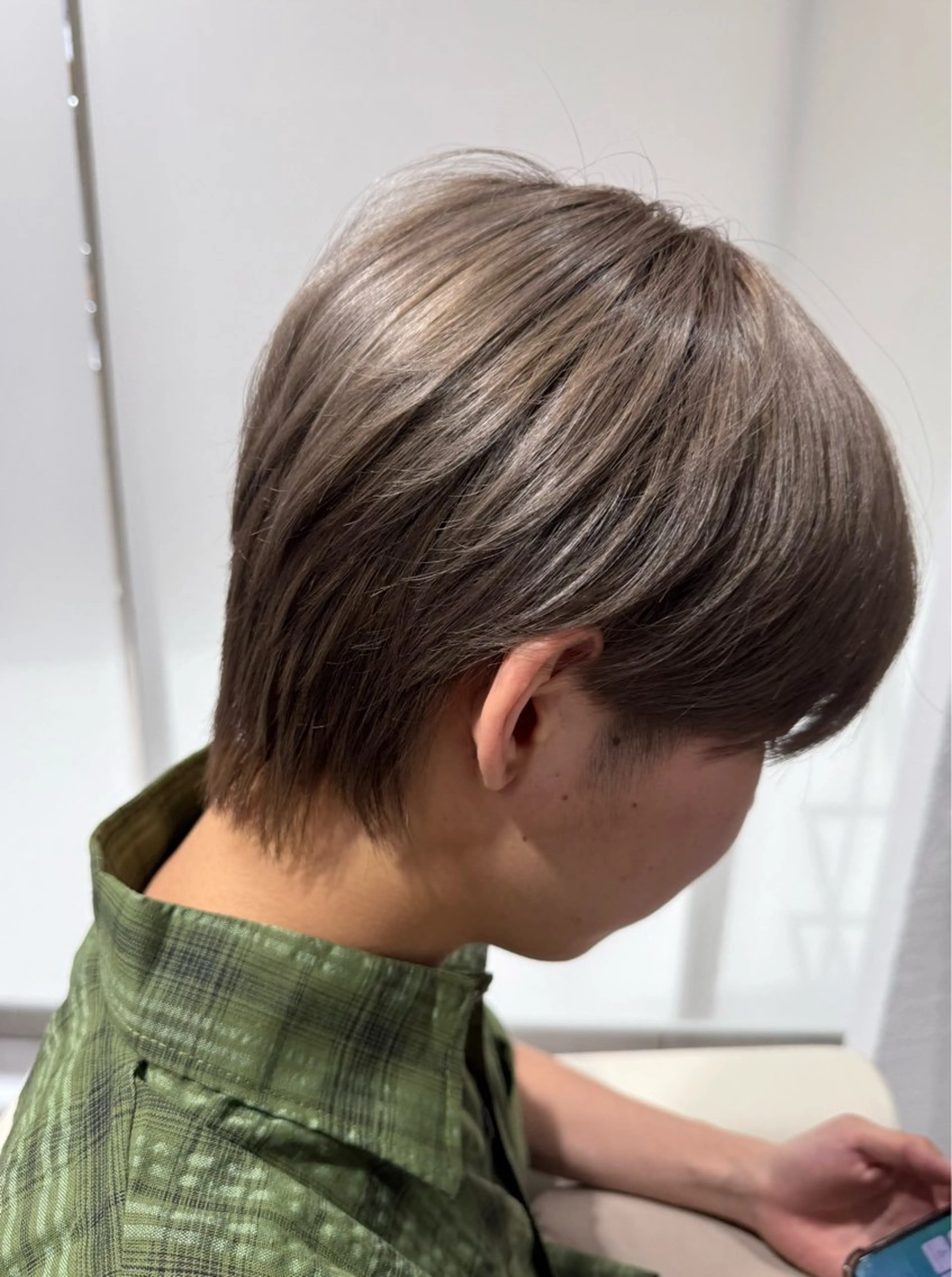 ショート カラー メンズ メンズブリーチ ブリーチ 透明感カラー グレージュ ヘアカラー ヘアセット 七澤 那月のヘアスタイル