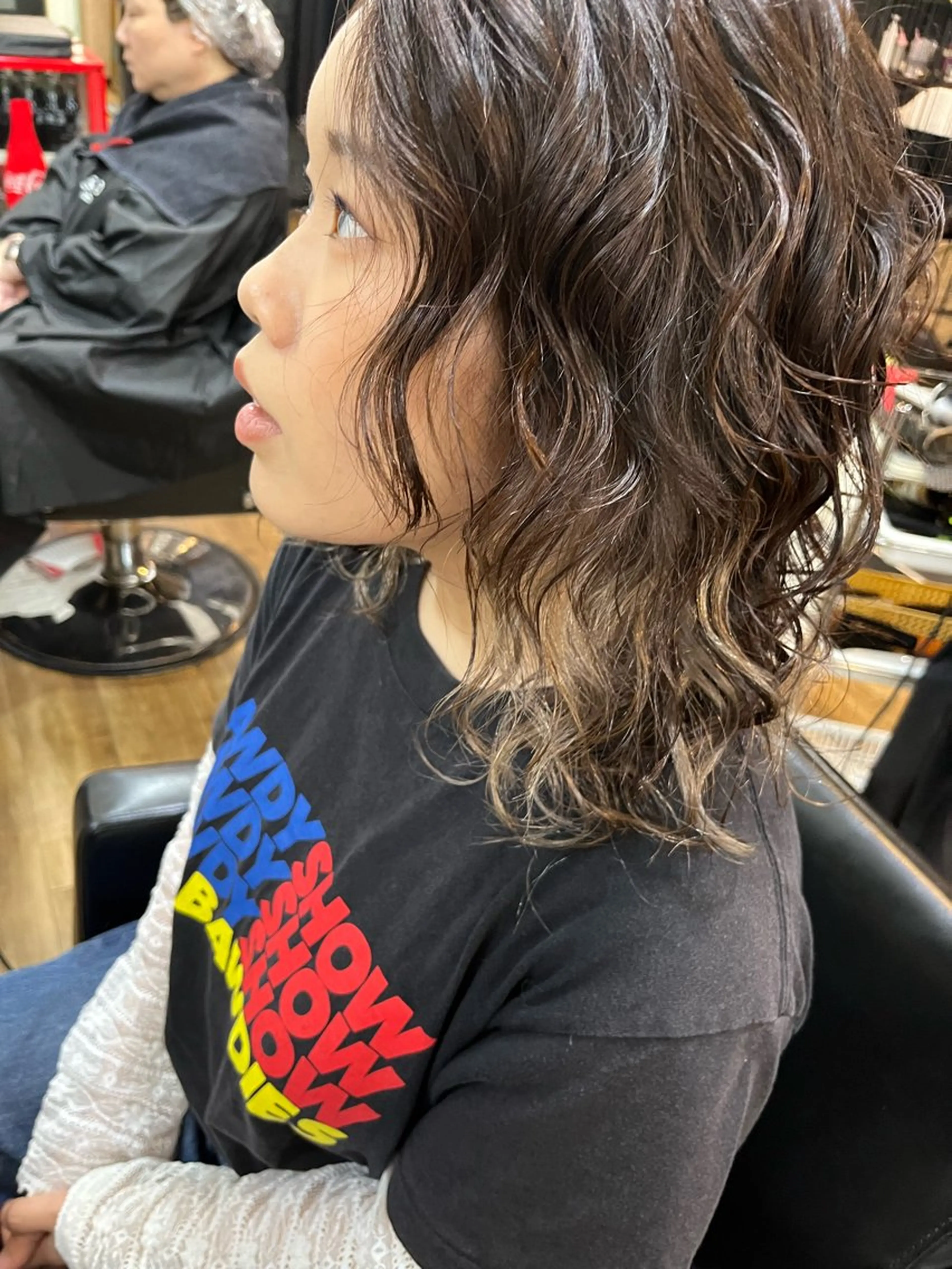 セミロング カラー セミロングパーマ インナーカラー レイヤーカット ヘアカラー きむえり/髪質改善 /うねり広がり改善のヘアスタイル