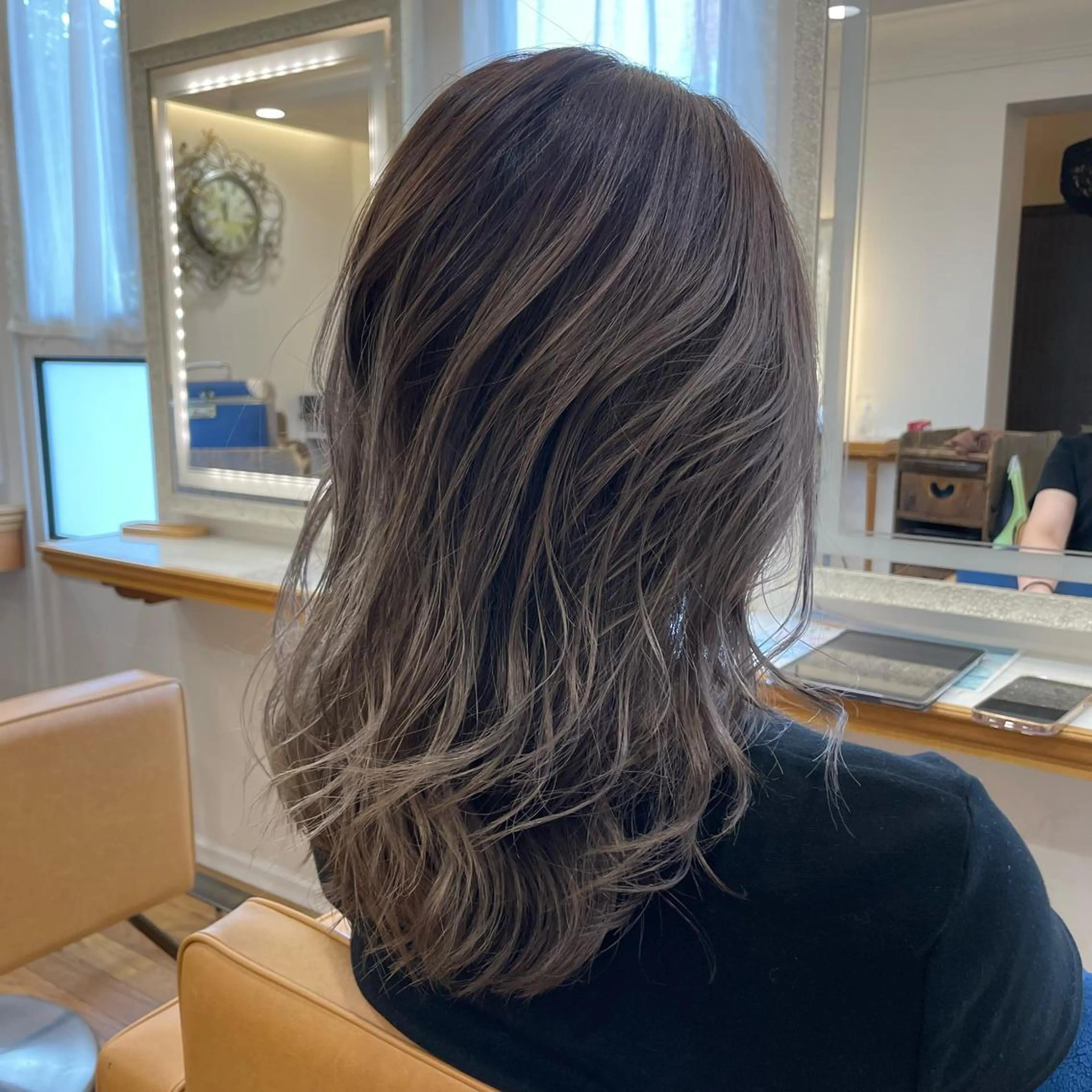 セミロング ヘアカラー トリートメント ブリーチ毛矯正.髪質 改善.髪にドラマをのヘアスタイル