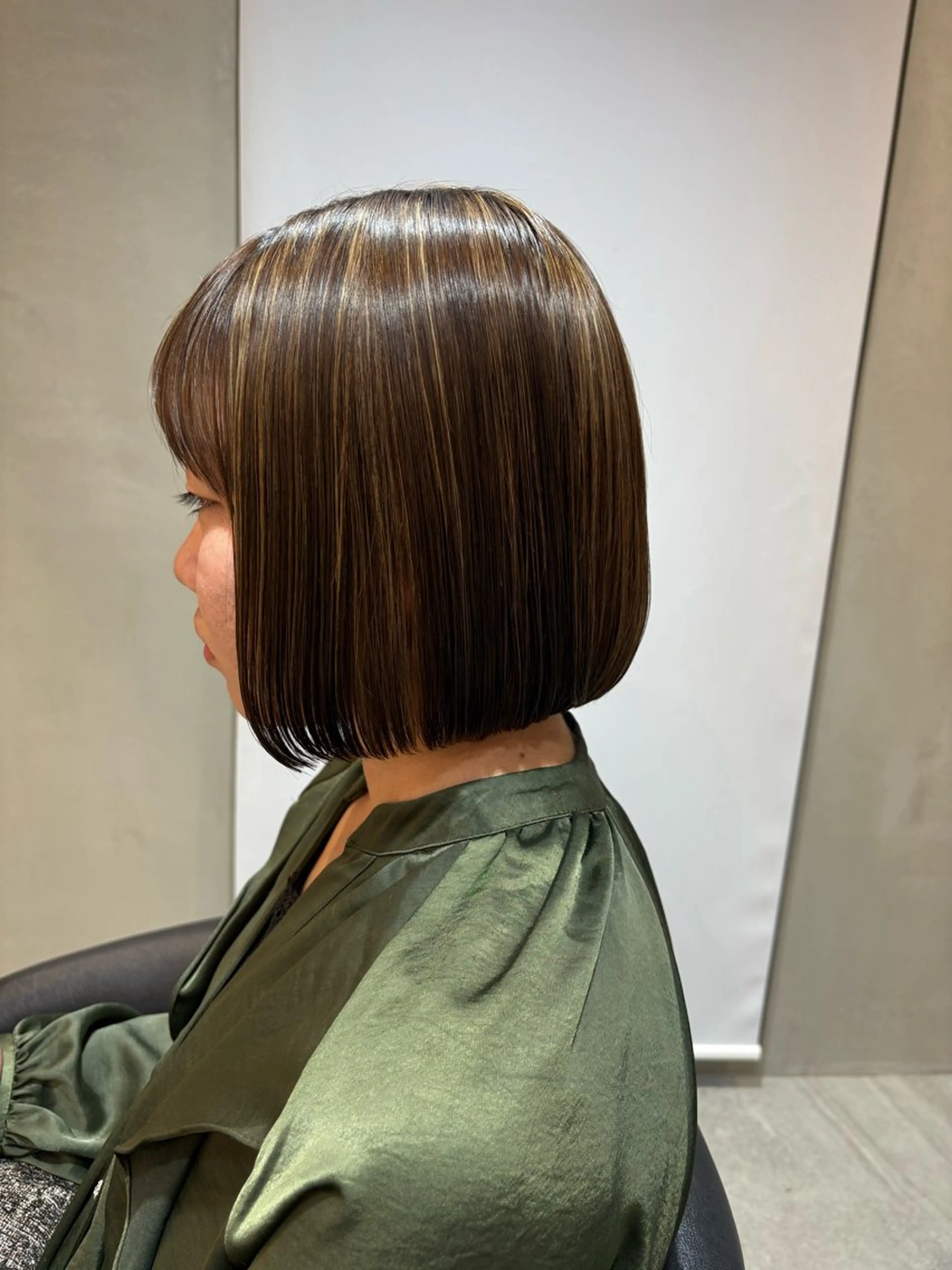 ミディアム カット ヘアカラー トリートメント オリーブベージュ/シ ョートボブたまき🧡のヘアスタイル