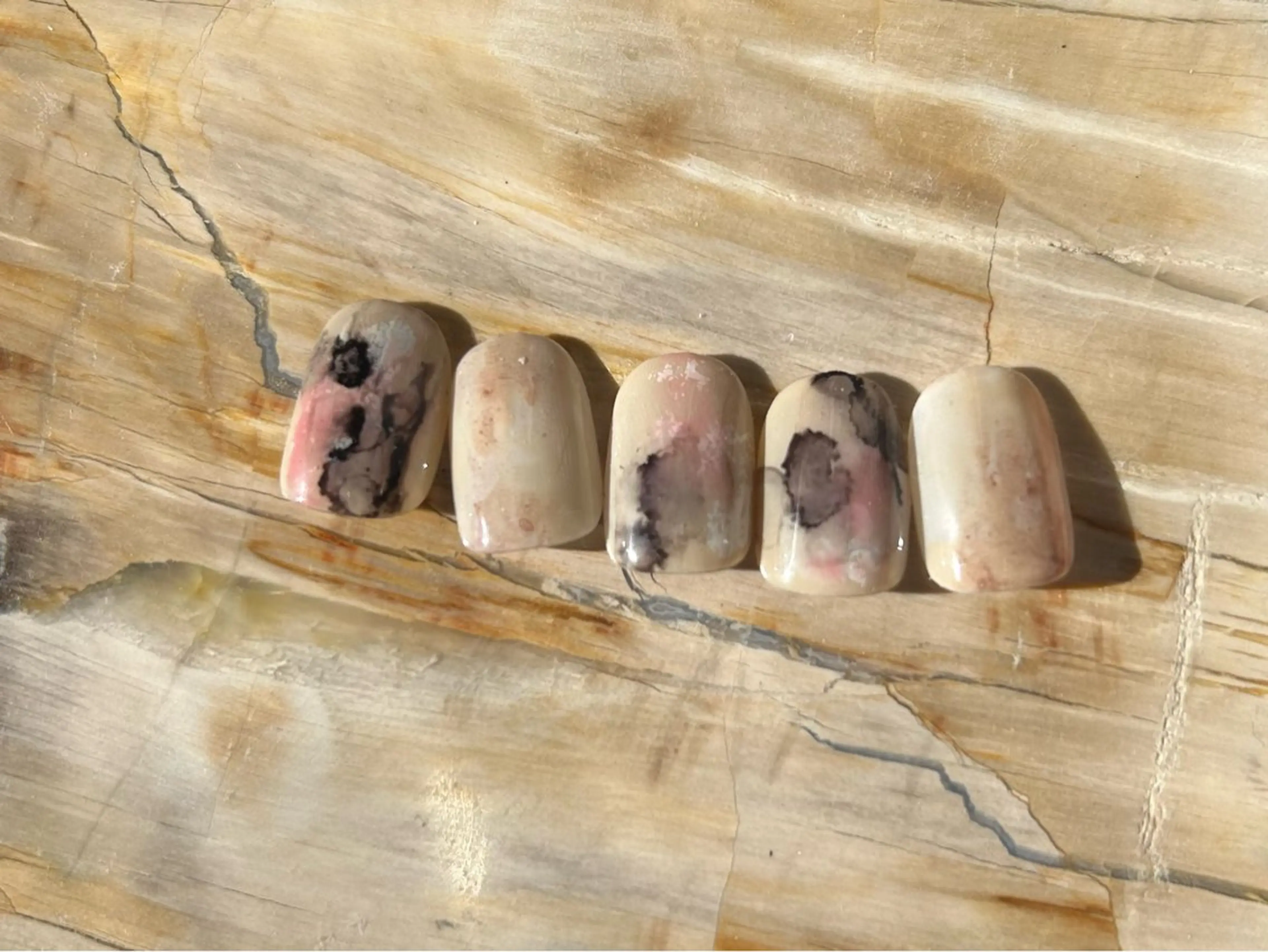 ネイル アートネイル フットネイル マグネットネイル ニュアンスネイル ハンドネイル アトリエ １０３のネイルデザイン