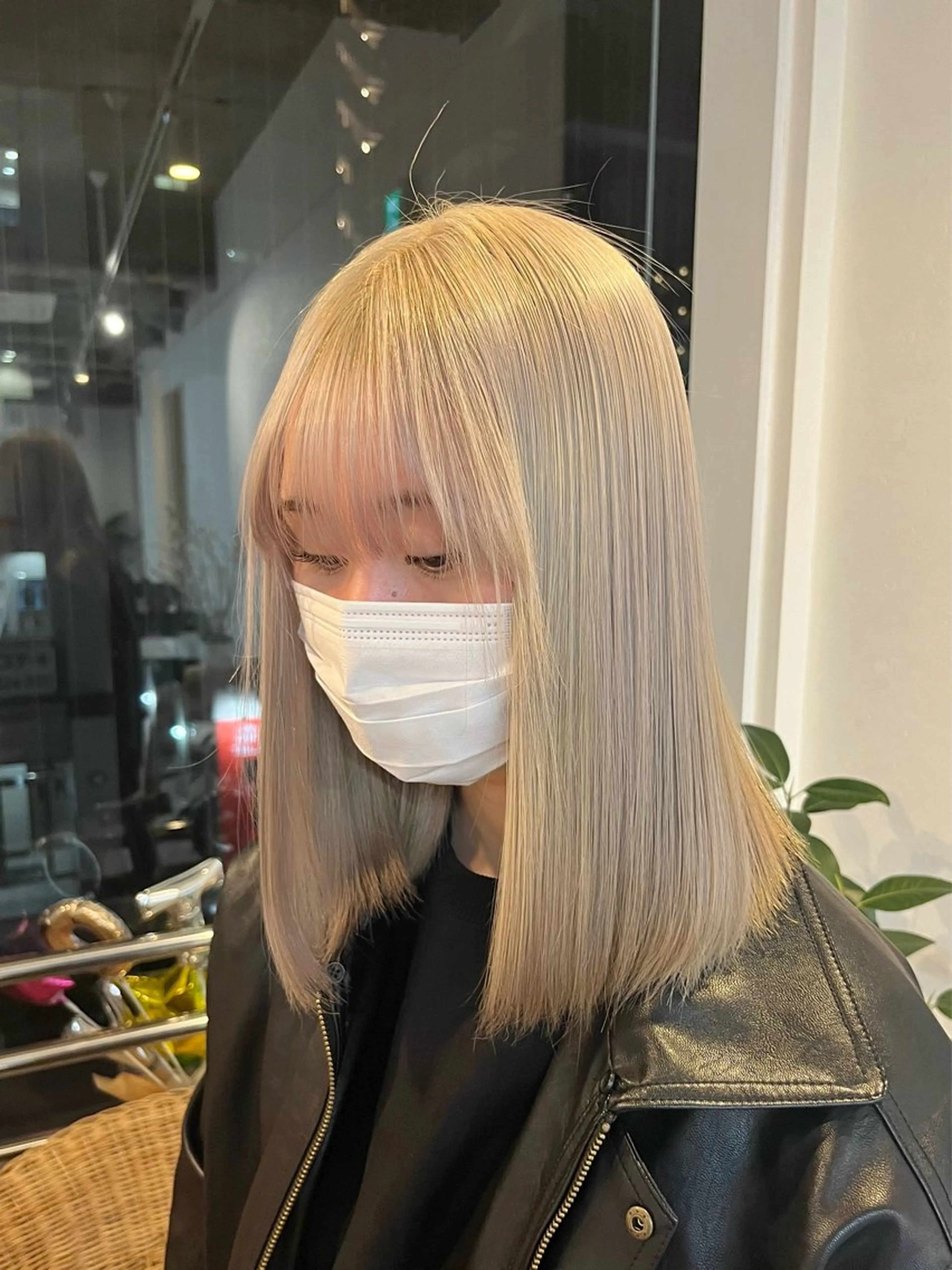 セミロング カラー カット ヘアカラー トリートメント 艶カラー/レイヤー/ ハイトーン/まなみのヘアスタイル