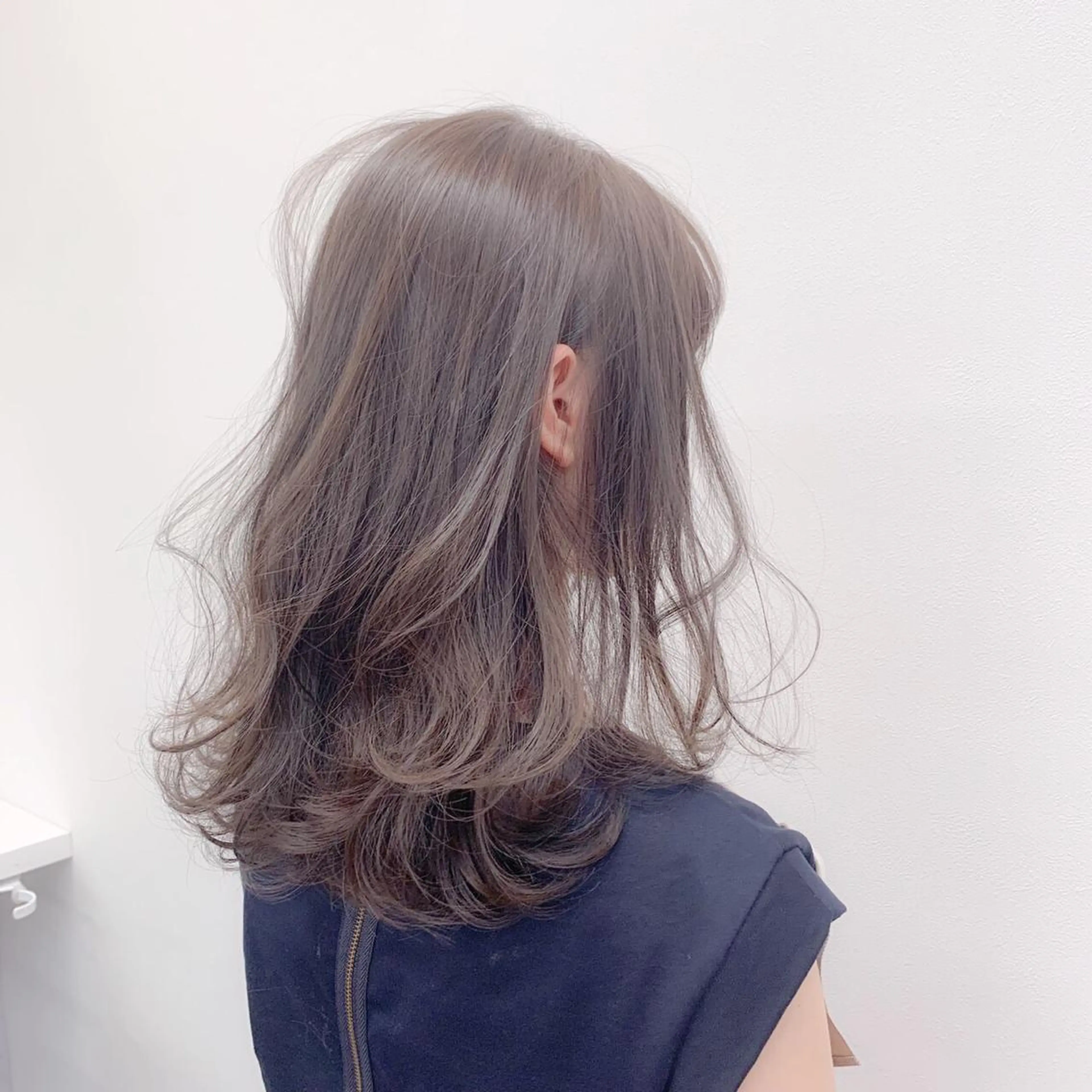 ロング カラー ハイトーン×レイヤー カットTAKUMIのヘアスタイル