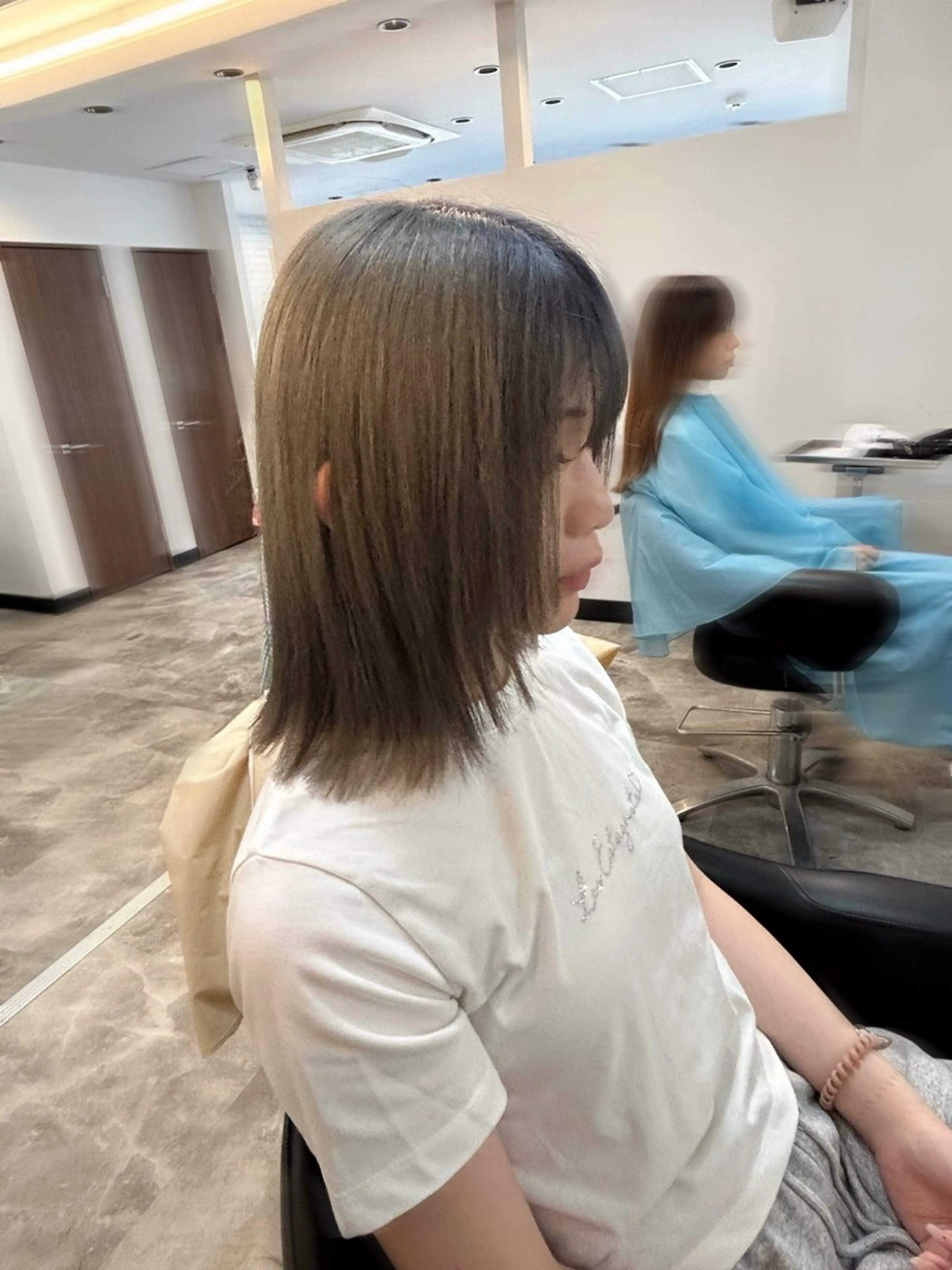 ミディアム 顔周りカット レイヤーカット 下まつげパーマモデル Mayuのヘアスタイル