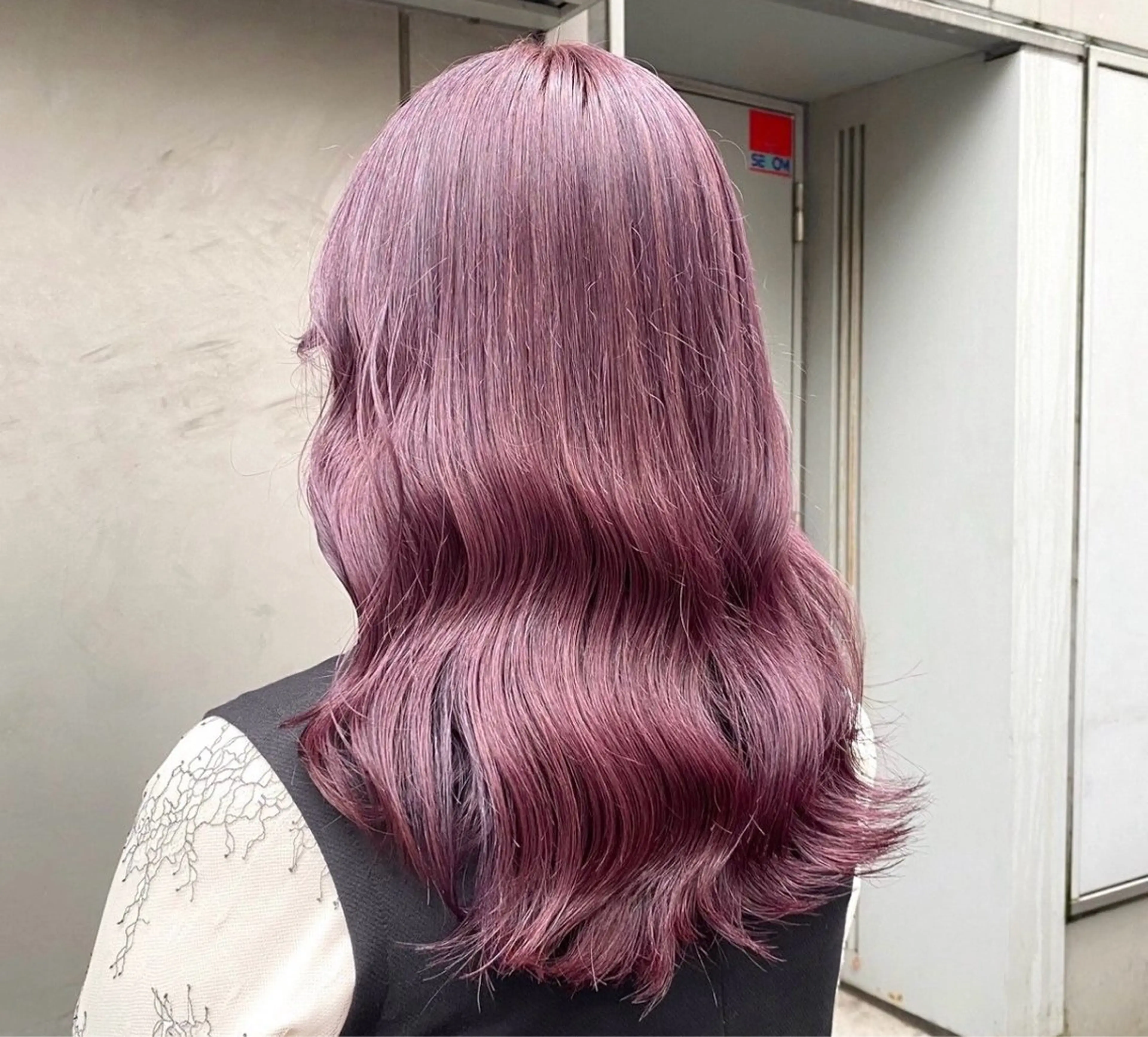 ミディアム カラー ヘアアレンジ ブリーチ レッドカラー 🫧モテる💗ダメー ジレスハイトーン🫧のヘアスタイル