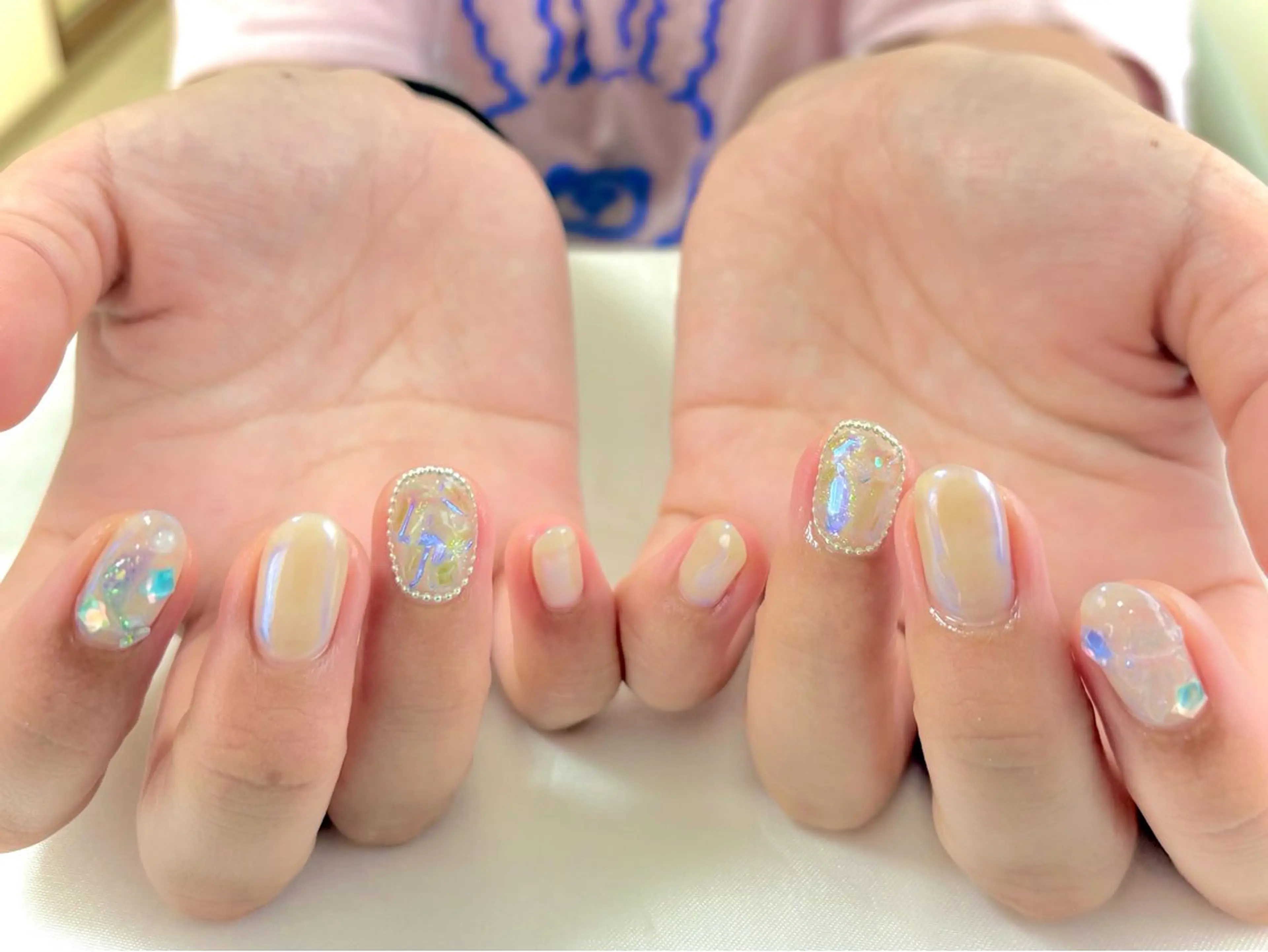 ネイル オーロラネイル 黄色 ハンドネイル Nail salon Cielel⟡Ayaのネイルデザイン