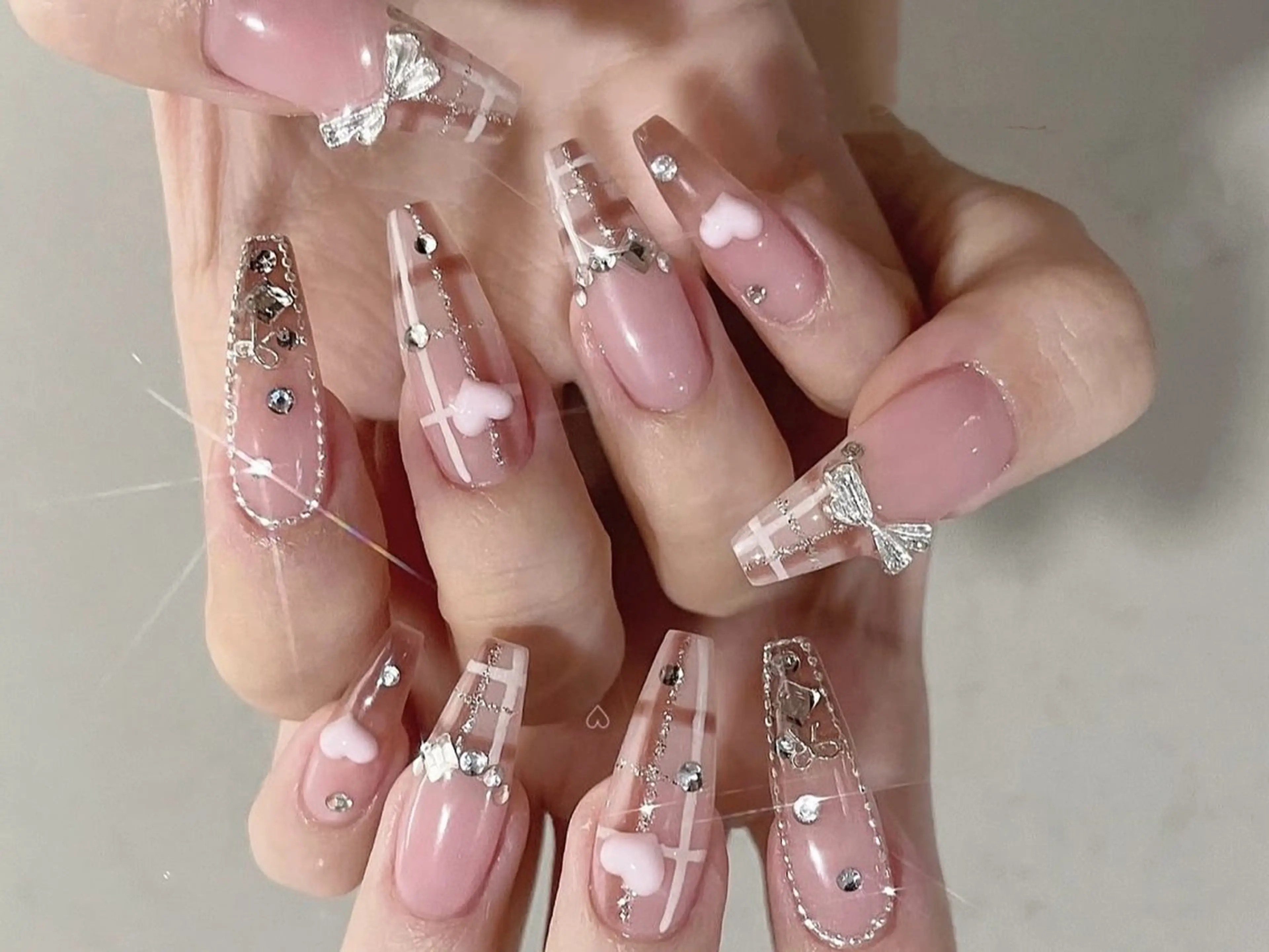 メンズ ネイル メンズ韓国風 アートネイル フレンチネイル ジェルネイル キラキラネイル ハンドネイル Bloom スカルプ専門店のネイルデザイン