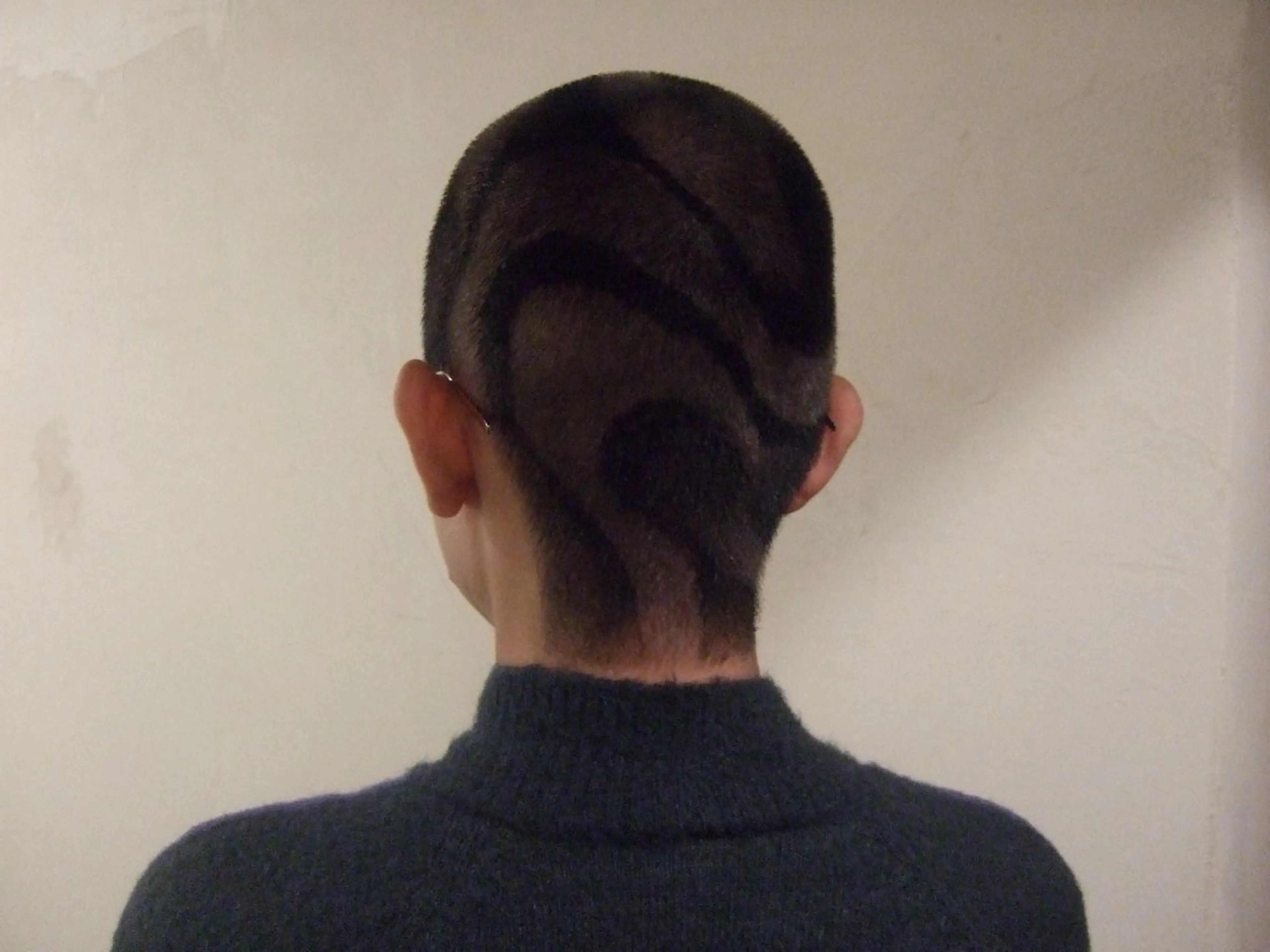 Buzz design/ Hair tattoo 🔥(6mmの坊主にする必要があります。)の写真