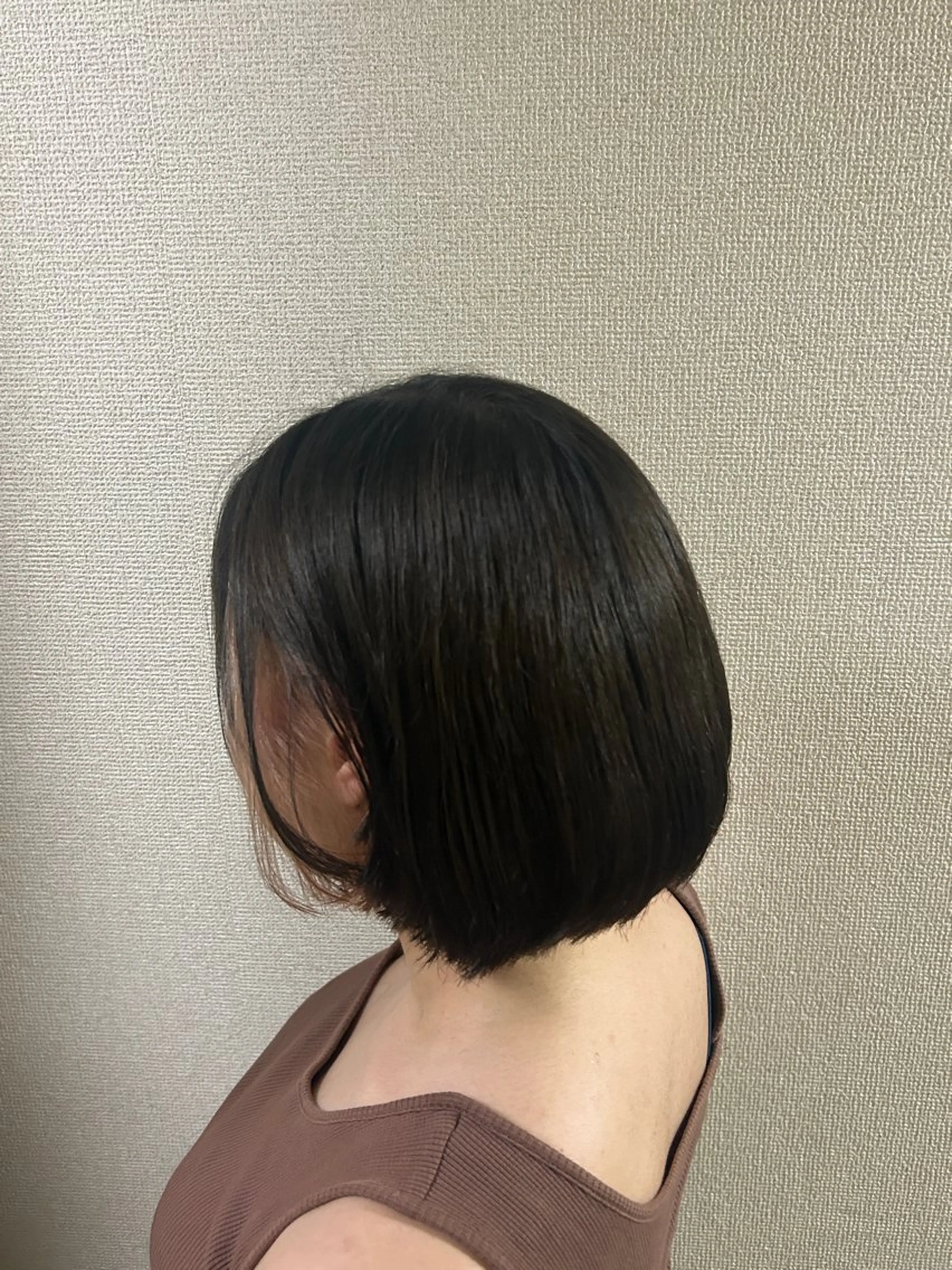 ショート カラー ベージュカラー オリーブベージュ 岡本 妃麗のヘアスタイル