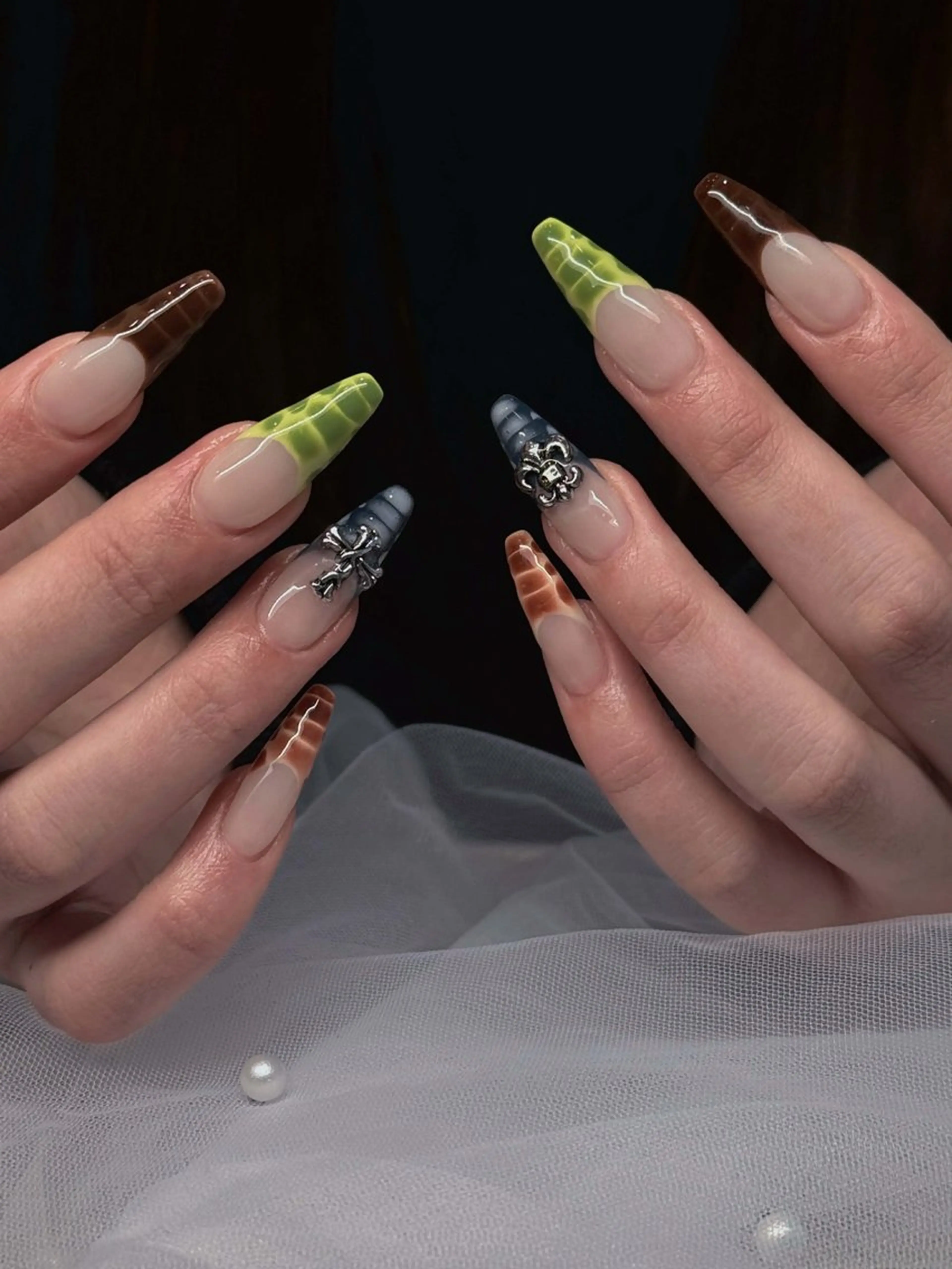 ネイル オーロラネイル ブルー チークネイル フットネイル フレンチネイル ハンドネイル REI レイのネイルデザイン