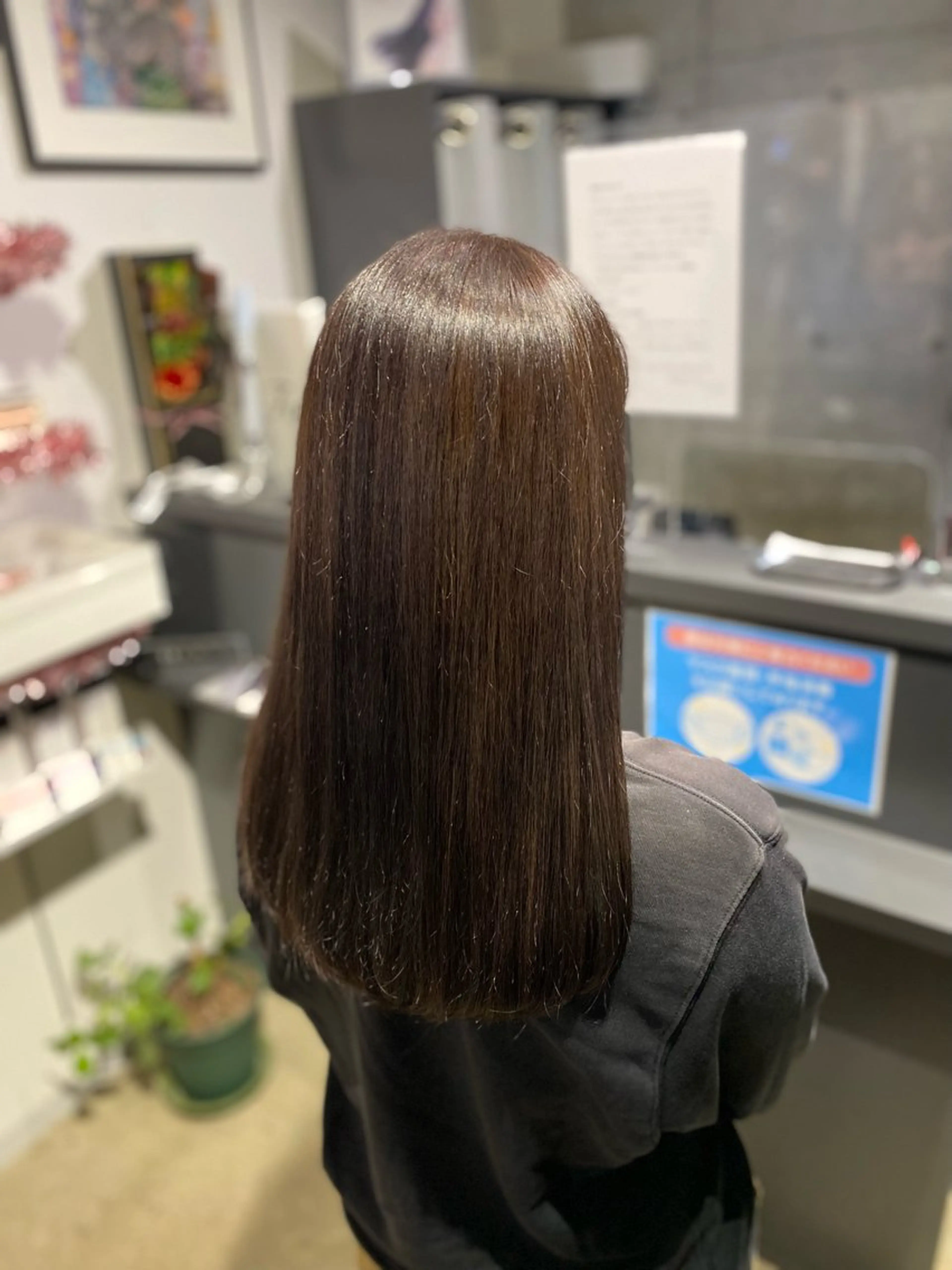 カラー 根本 真奈のヘアスタイル