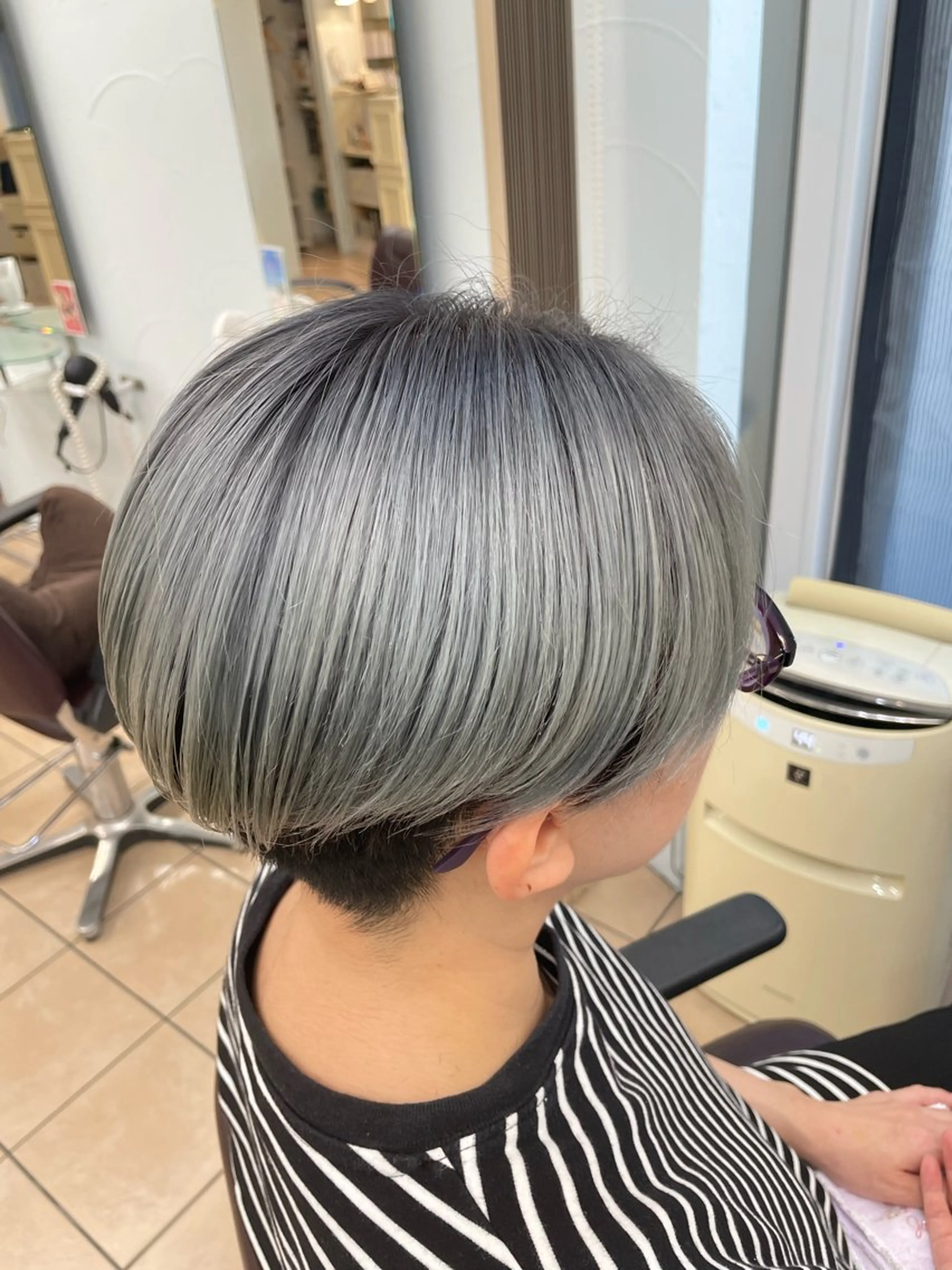 カラー ブリーチ シルバー ヘアカラー 宗村  嘉哉のヘアスタイル