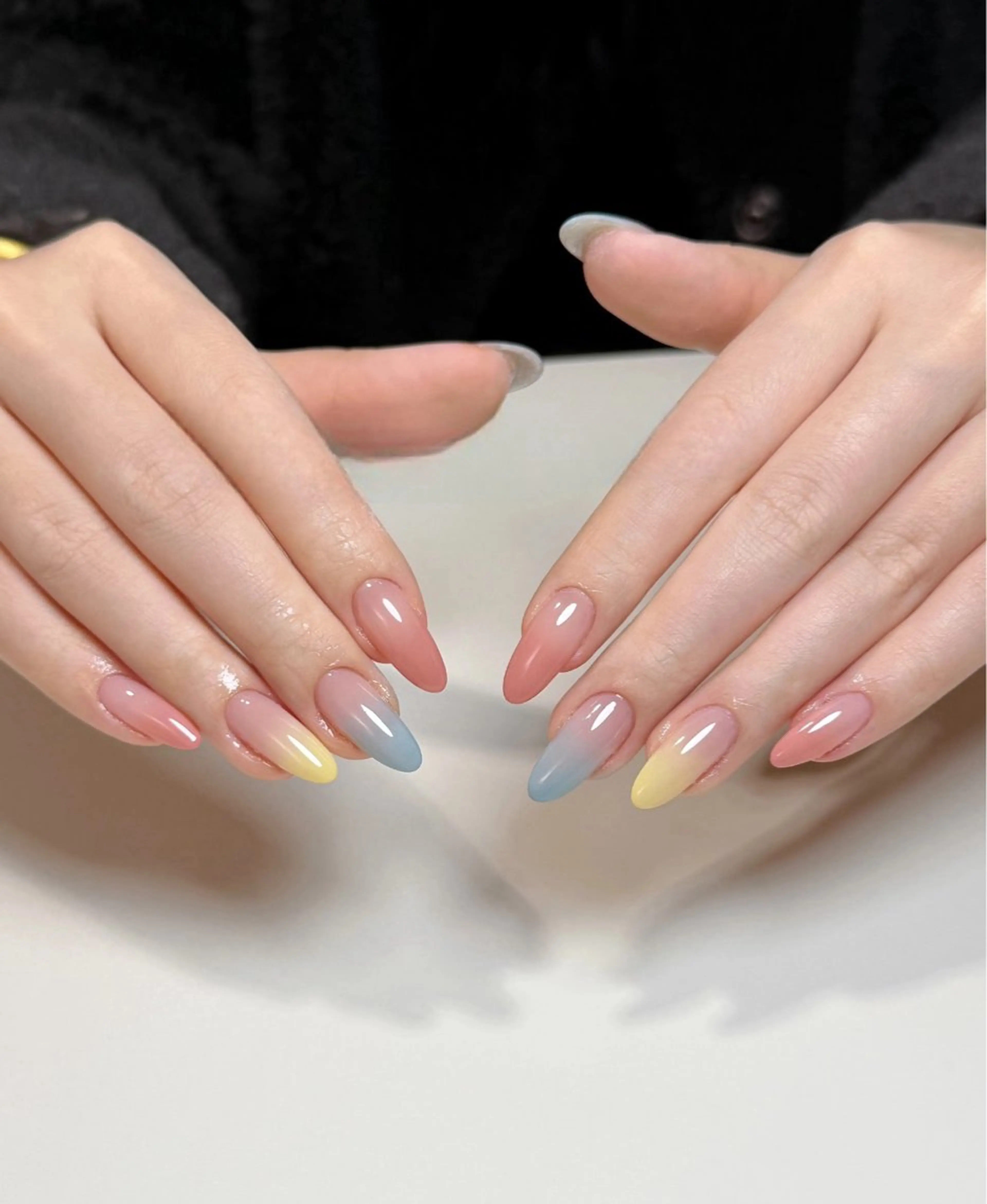 ネイル オーロラネイル 長さ出し フットネイル 韓国ネイル ラメ(グリッター) ハンドネイル 👍thumbs up nail👍のネイルデザイン