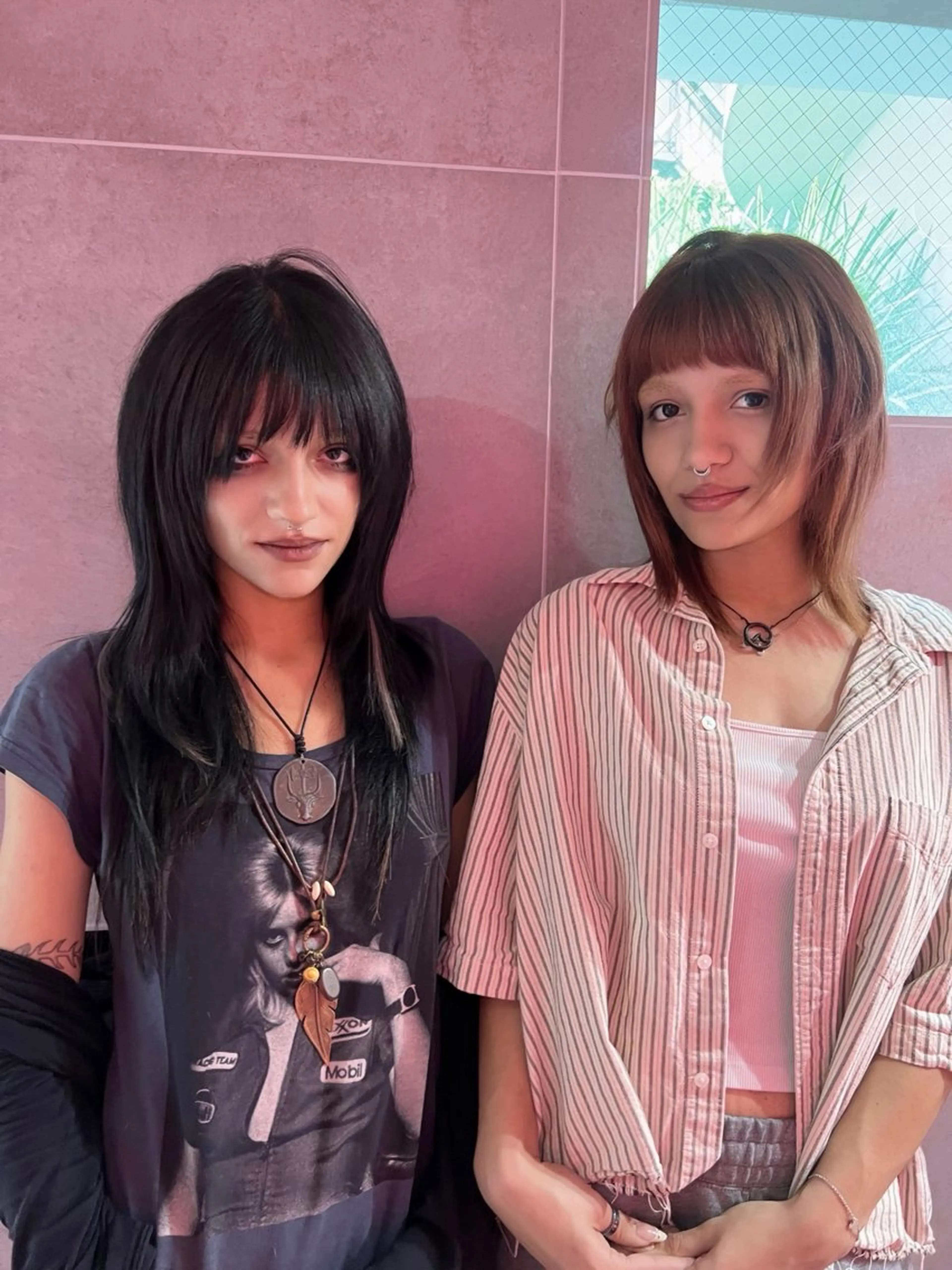 ロング カット AIRA/ブリーチ /透明感カラーのヘアスタイル