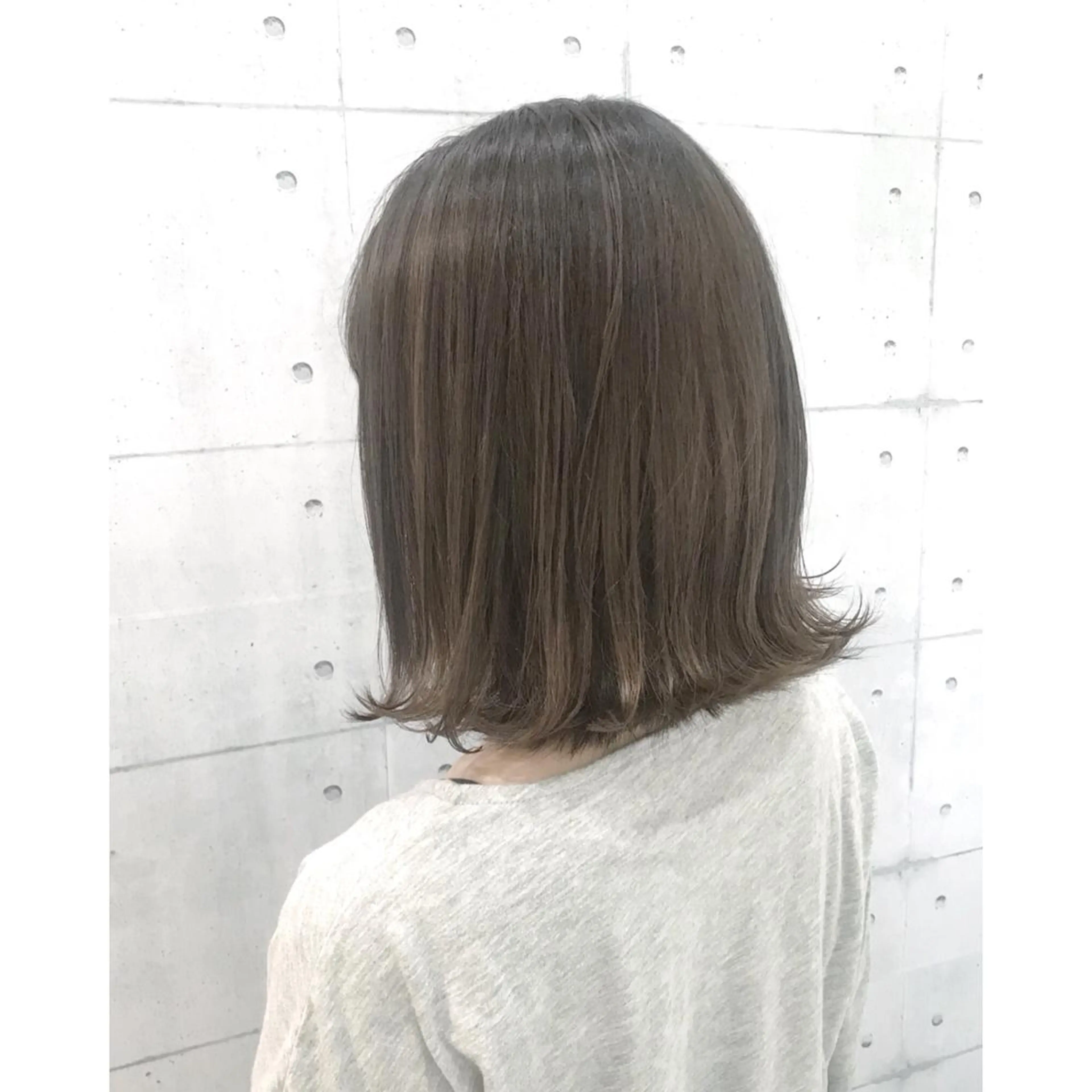 ミディアム カラー アッシュ アッシュグレー アッシュグレージュ 透明感カラー グレージュ カット ヘアカラー 高木 麻知子のヘアスタイル