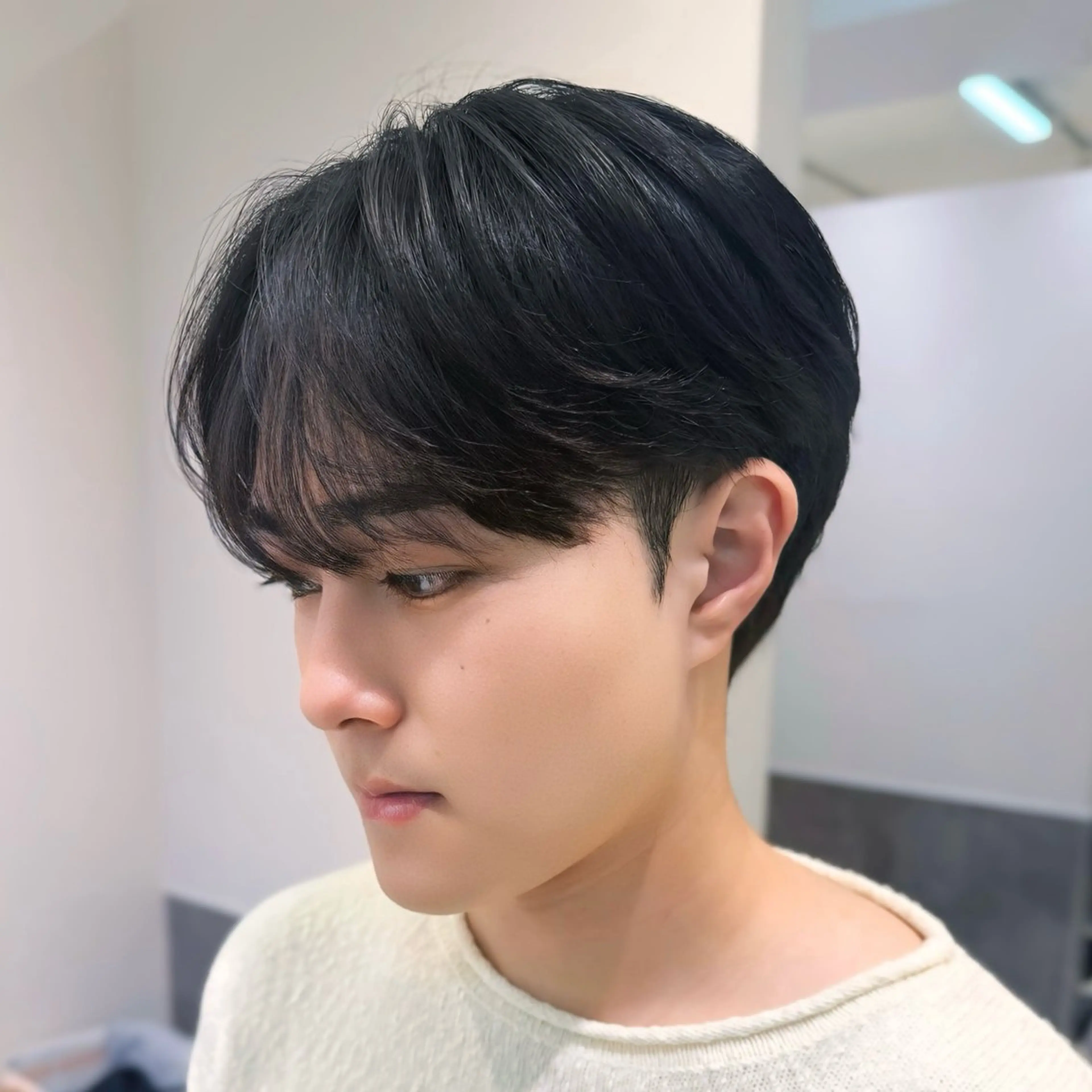 メンズ センターパート ダウンパーマ フェザーパーマ メンズ韓国風 マッシュ カット センターパート特化/ メンズカット/ヒロキのヘアスタイル