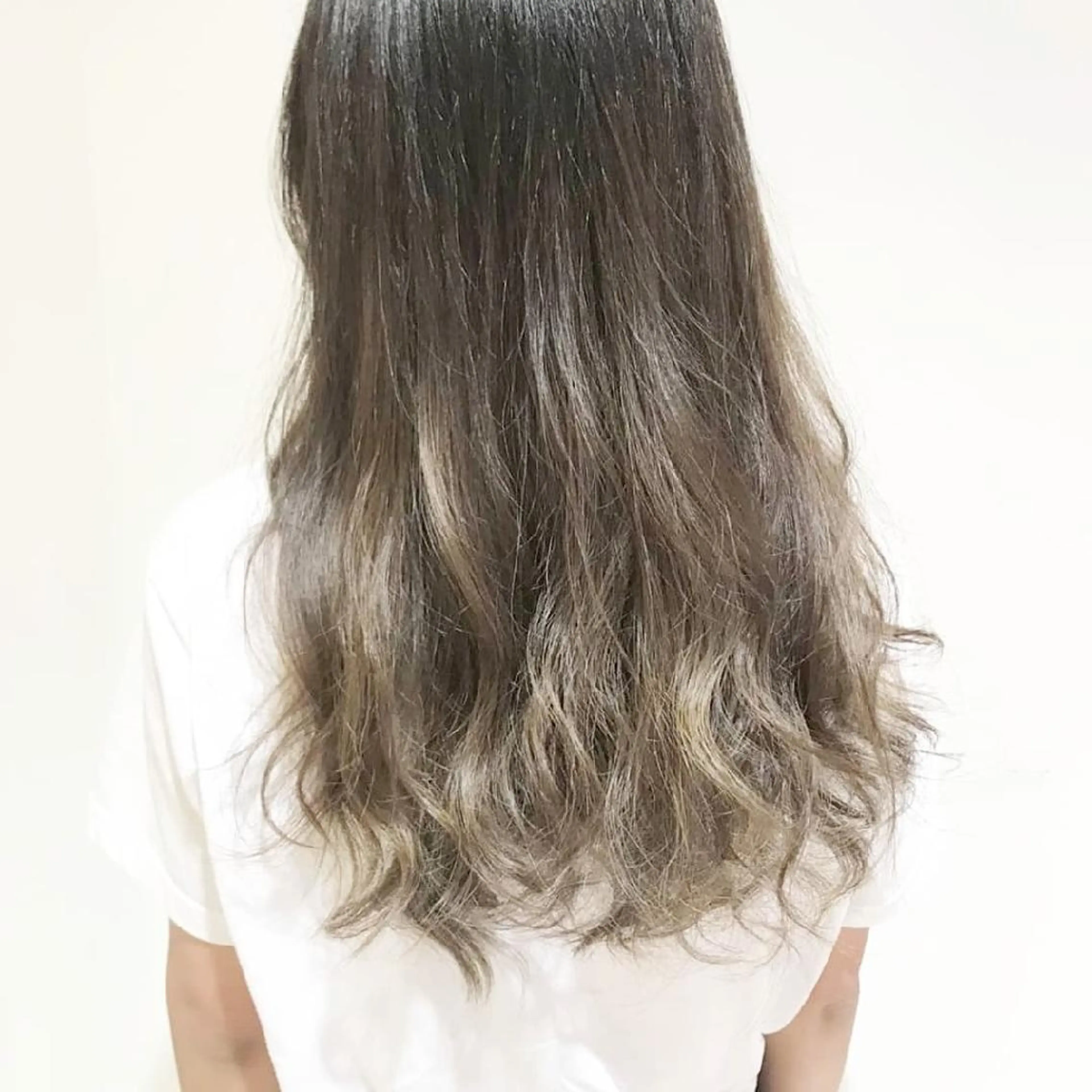 カラー ロング グラデーションカラー 竹内啓太 ボブのヘアスタイル