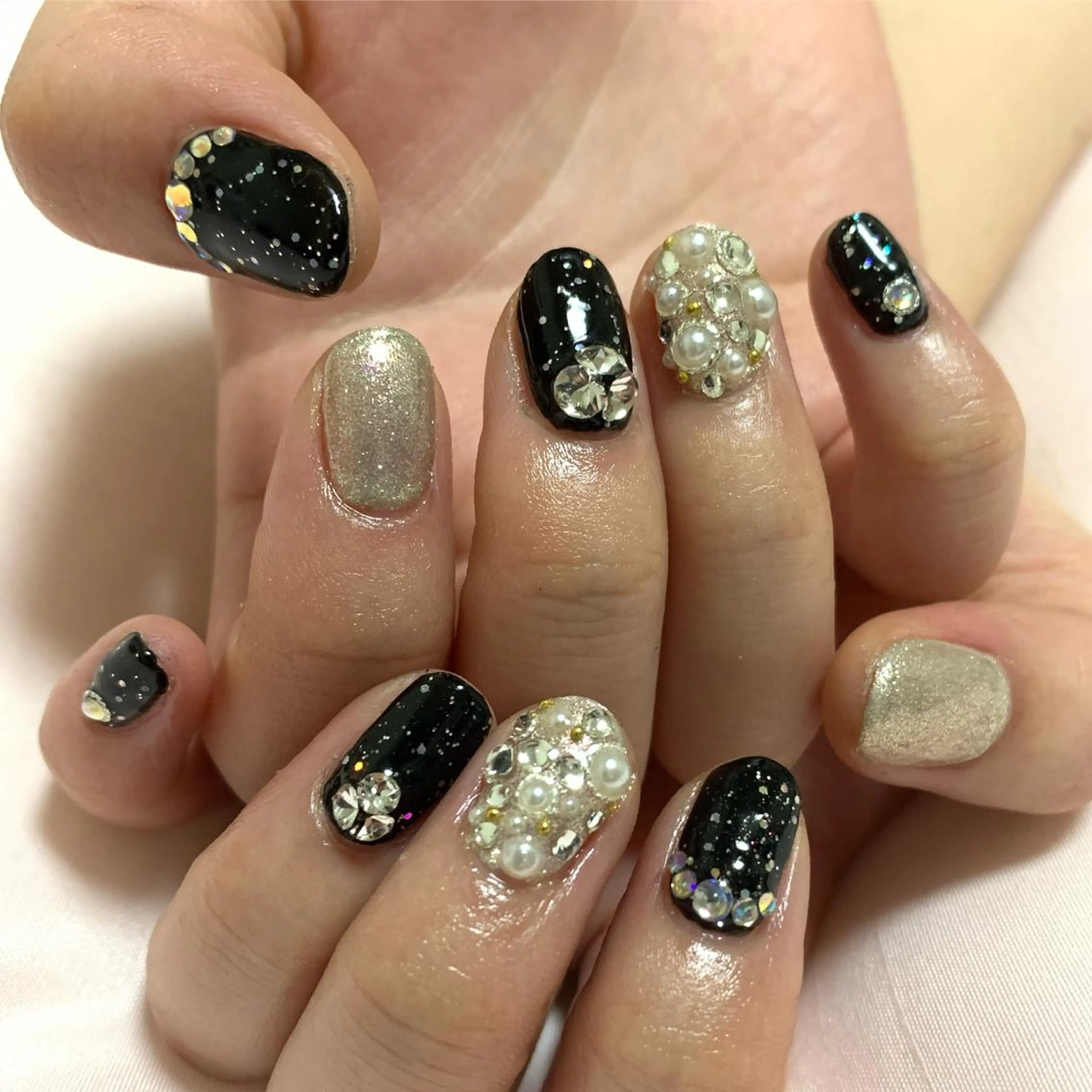 ネイル キラキラネイル ハンドネイル フットネイル nailsalon momoのネイルデザイン