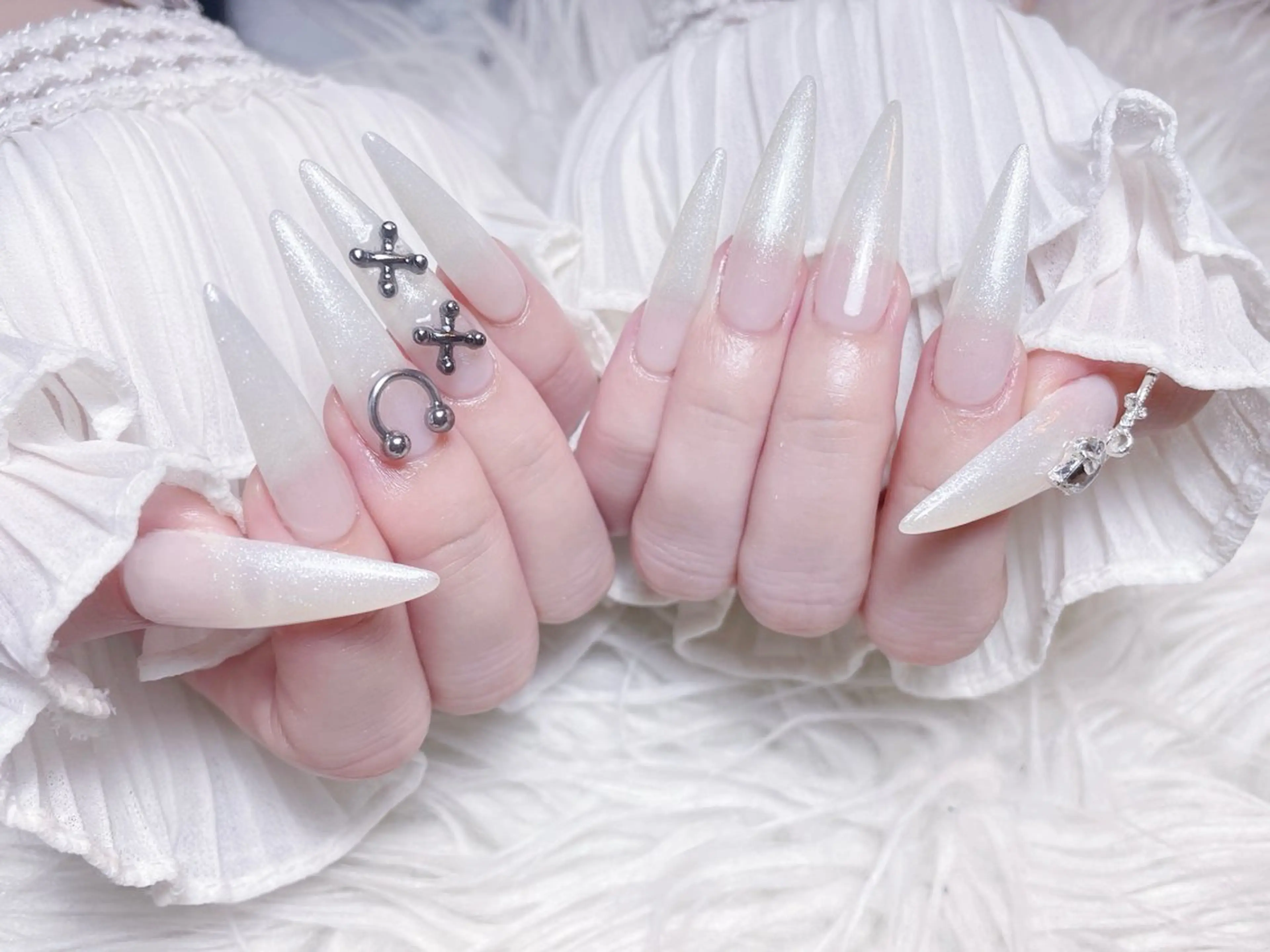 ネイル チークネイル 長さ出し フラワーネイル フレンチネイル ガーリー NEW NAIL 池袋のネイルデザイン