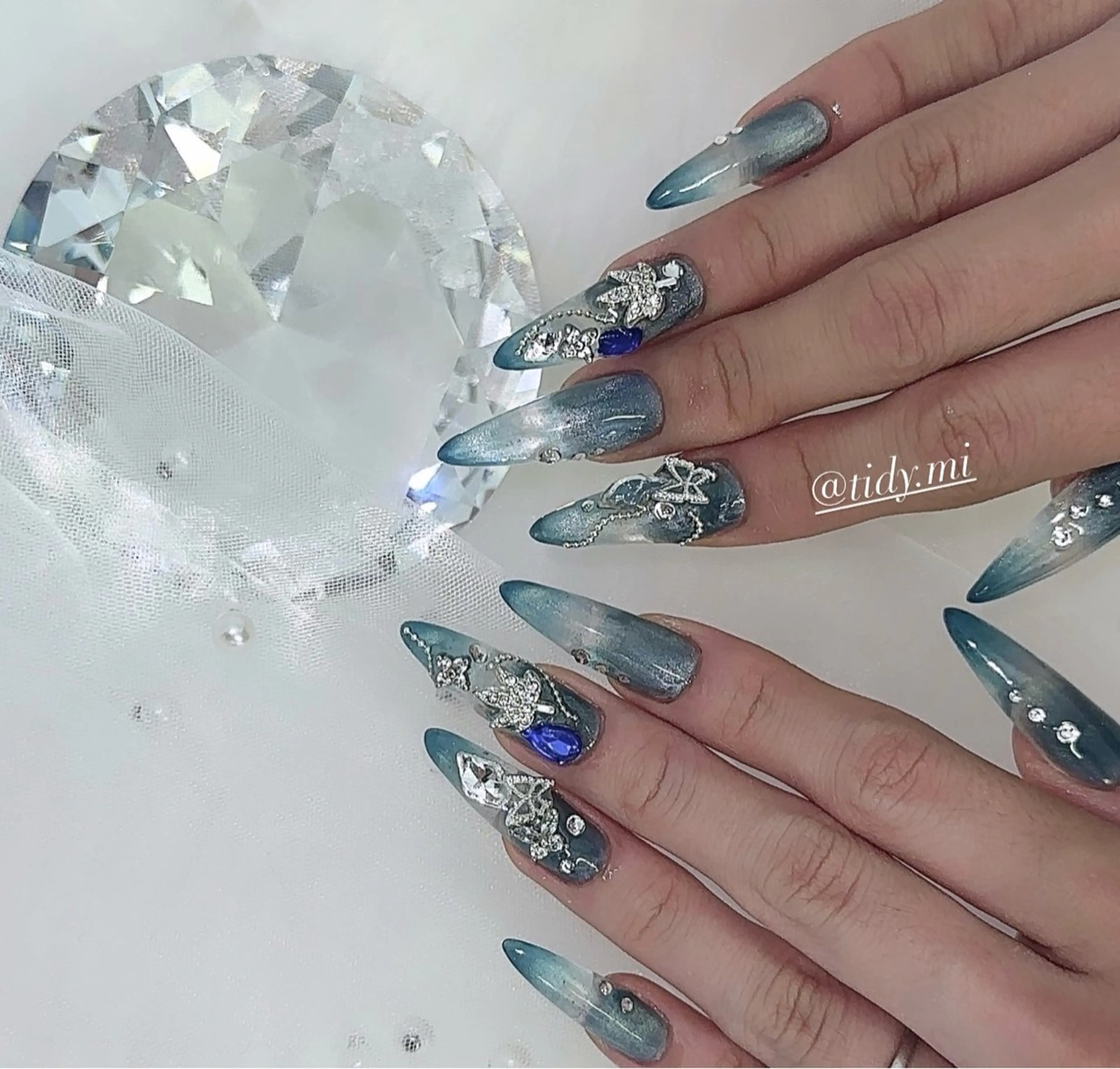ネイル ジェルネイル キラキラネイル 韓国ネイル 持ち込み スカルプネイル TIDY .のネイルデザイン