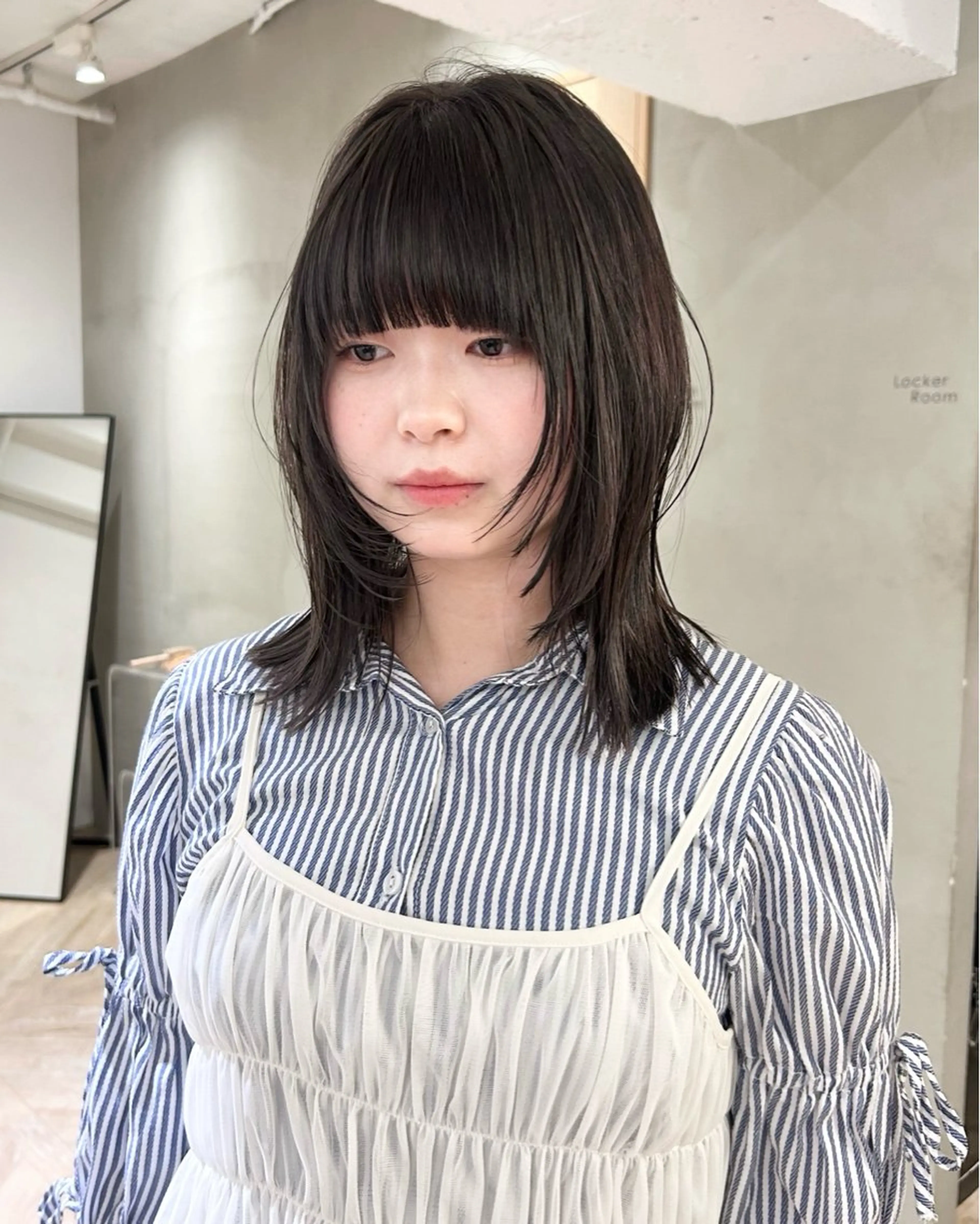 ミディアム カラー ブロンド 透明感カラー グレージュ ラベンダーカラー 顔まわりレイヤー レイヤーカット/栄/ 顔周り/キトウモエノのヘアスタイル