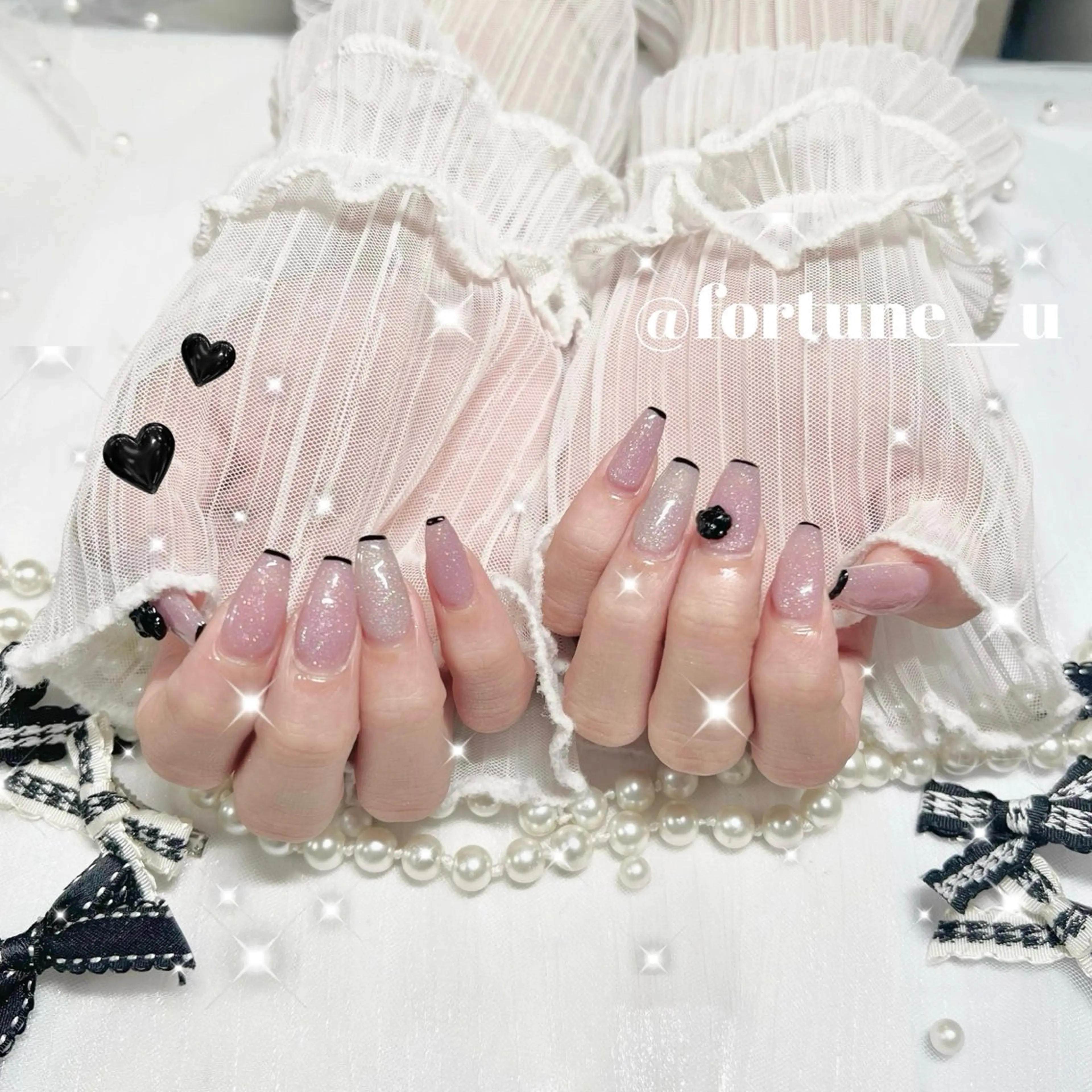 ネイル チークネイル ガーリー 韓国ネイル 水色 持ち込み ハンドネイル 💜✩.* Yuuna💜のネイルデザイン