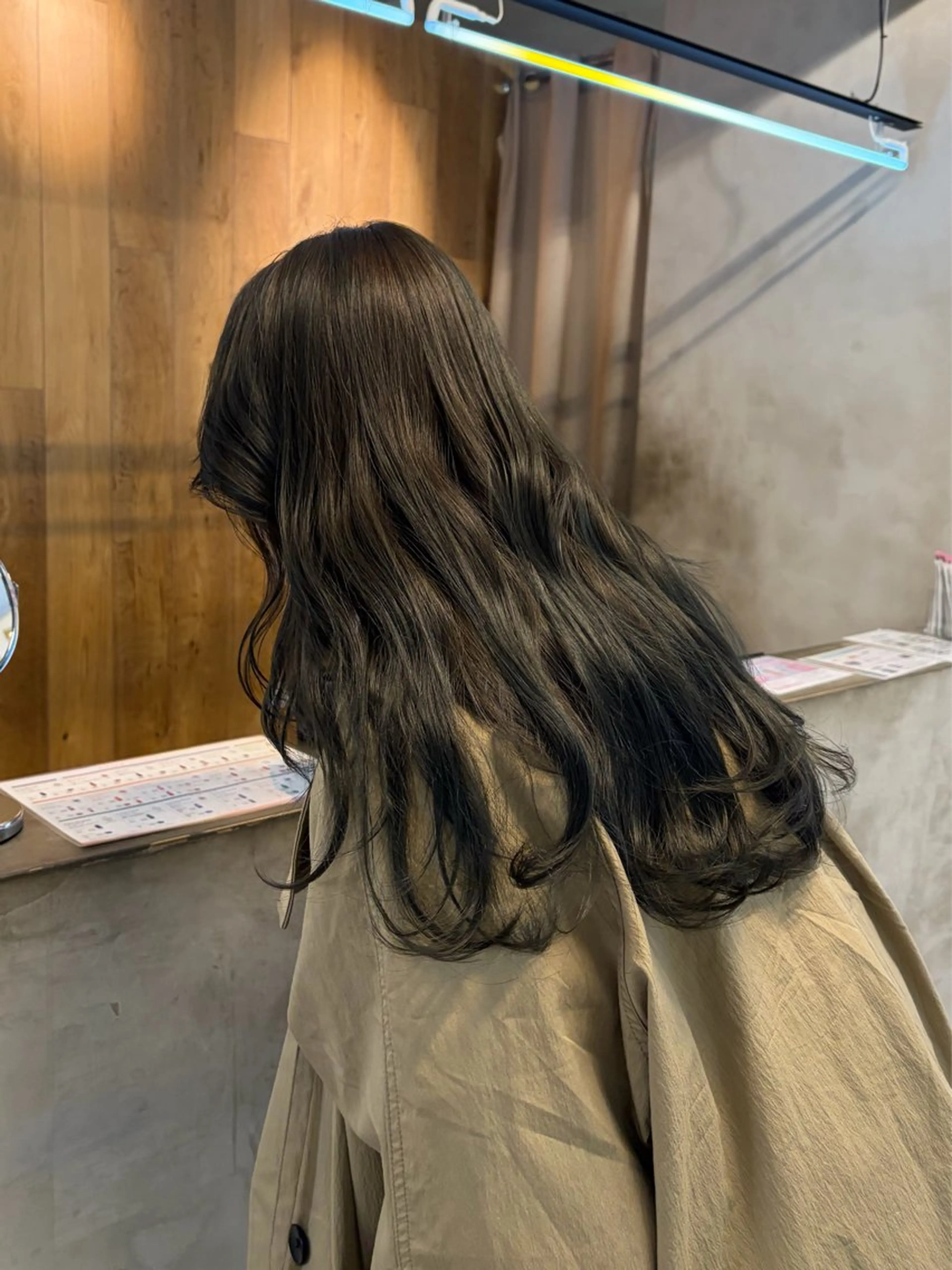 ロング カラー ミルクティー× グレージュMOMOのヘアスタイル