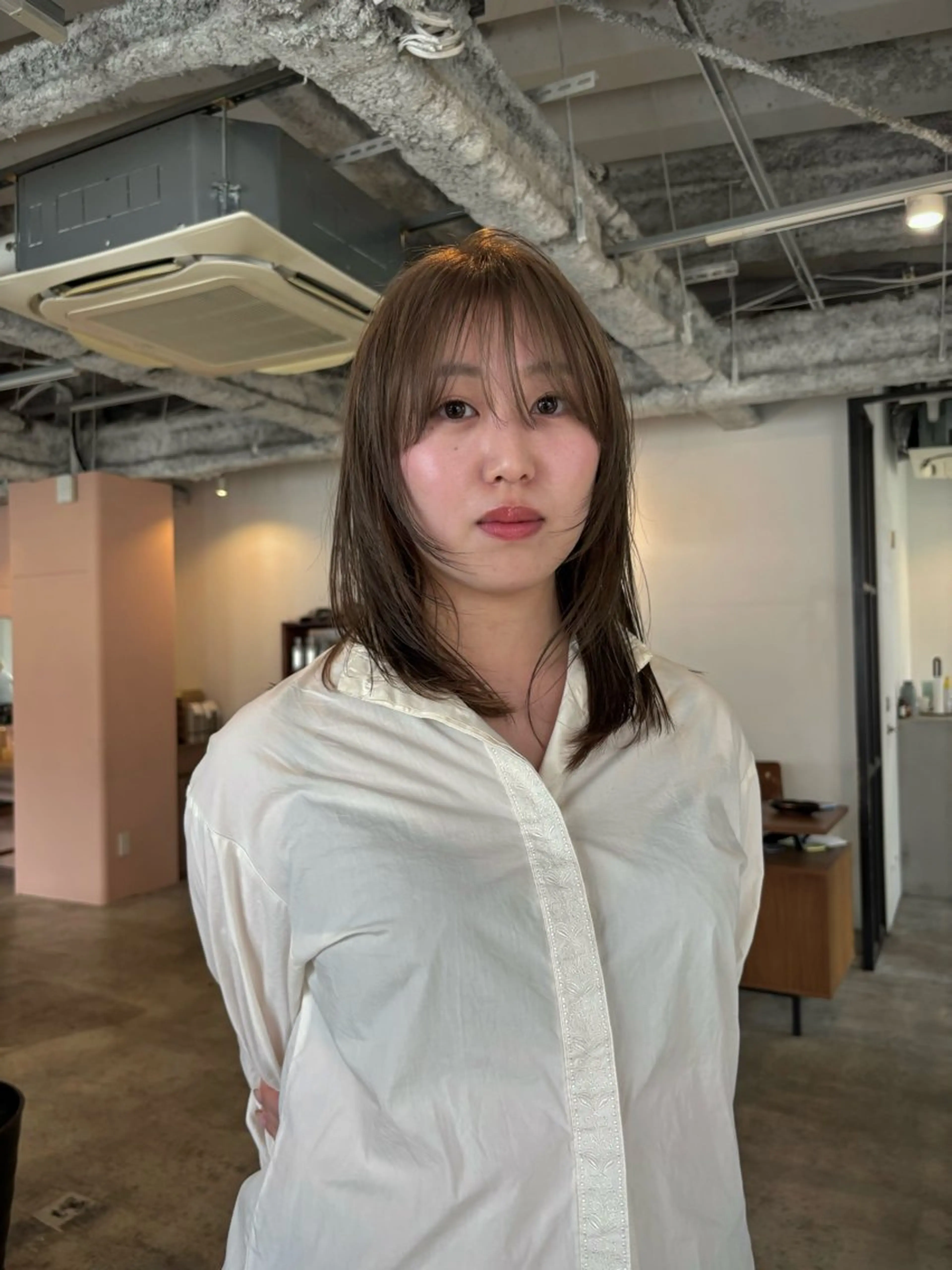 セミロング カラー ベージュカラー ブリーチ ダブルカラー ブリーチなしカラー オリーブベージュ カット ヘアカラー yu maのヘアスタイル