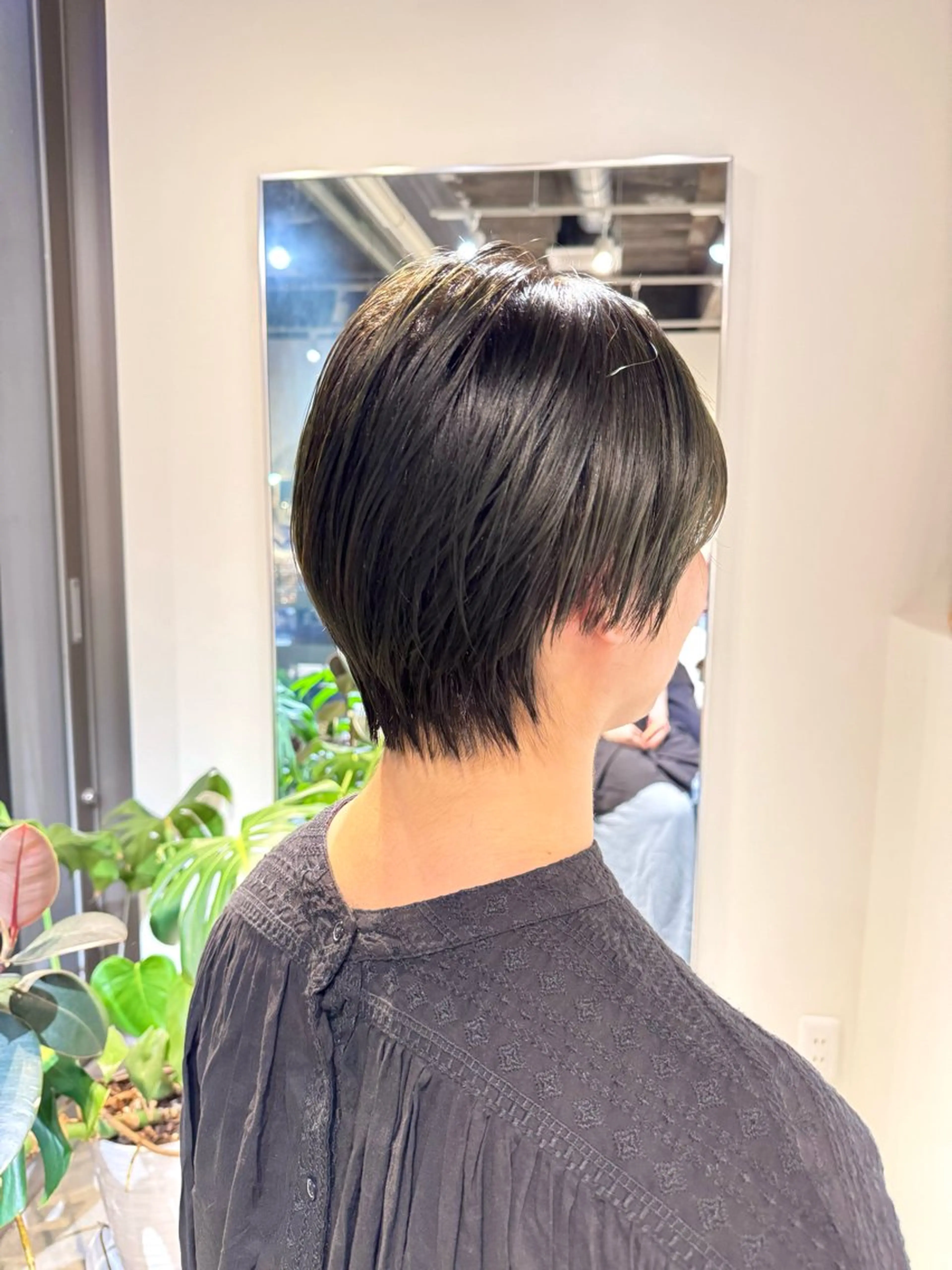 ショート カラー 切りっぱなしボブ ショートボブ アッシュ ベージュカラー グレージュ 髪質改善マスター 長尾勇弥/梅田中津のヘアスタイル