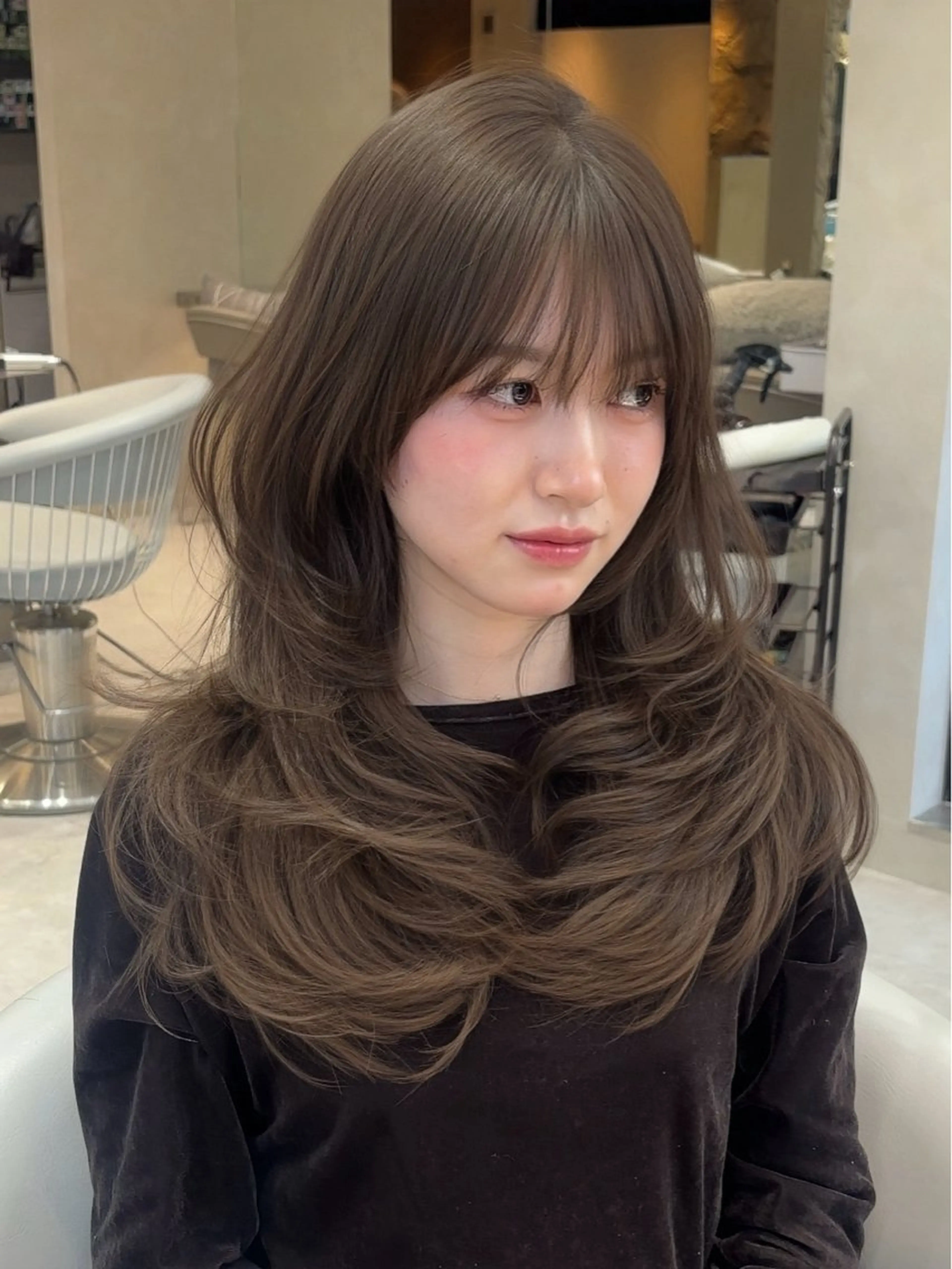 ロング 顔まわりレイヤー 顔周りカット ハイレイヤー レイヤーカット ローレイヤー カット ヘアカラー MOMOHA/ 🍑レイヤーカットのヘアスタイル