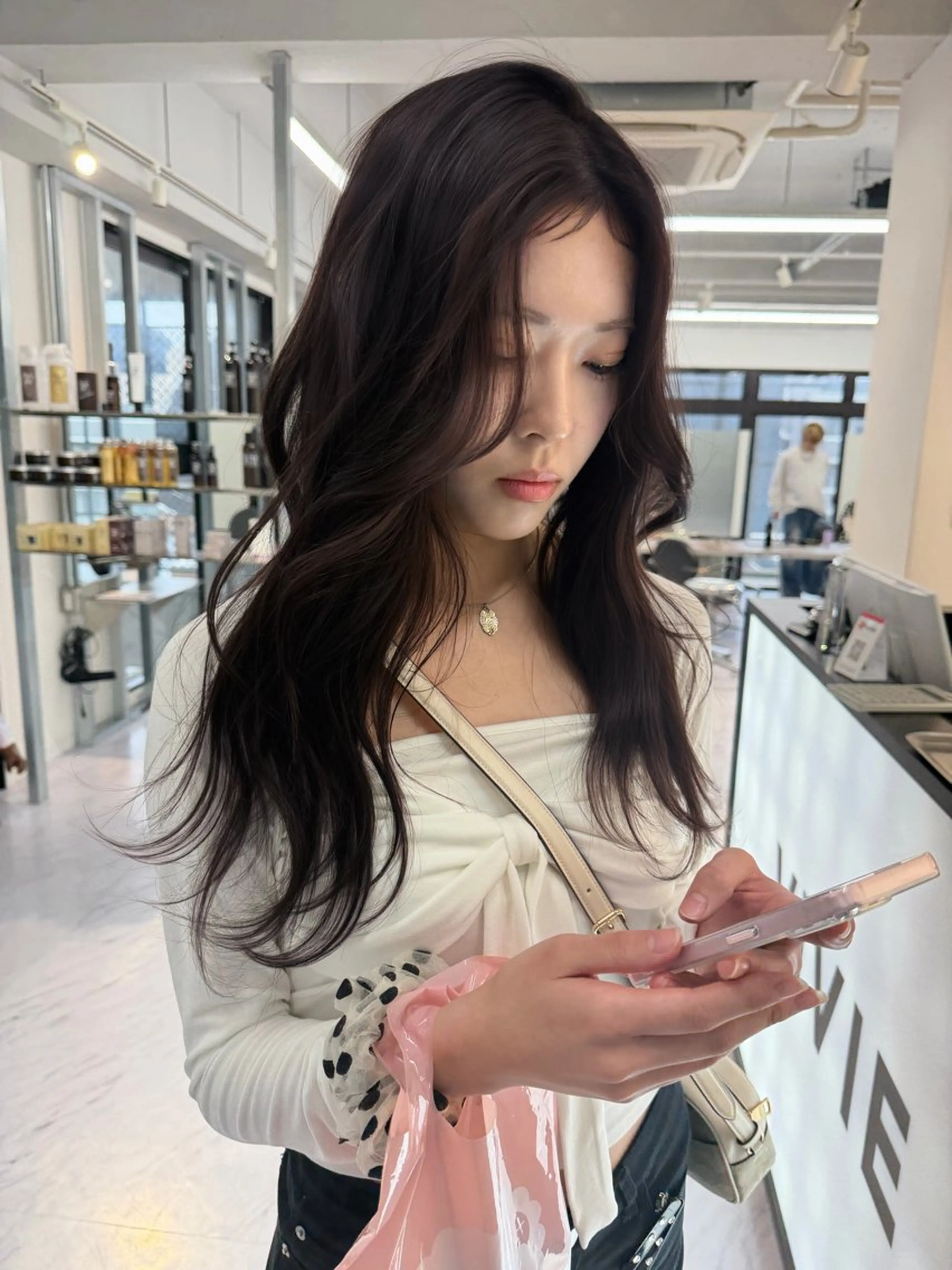 ロング カラー ベージュカラー ブリーチ ケアブリーチ デザインカラー ダブルカラー カット ヘアカラー パーマ トリートメント TATSUブリーチ/ ミルクティーベージュのヘアスタイル