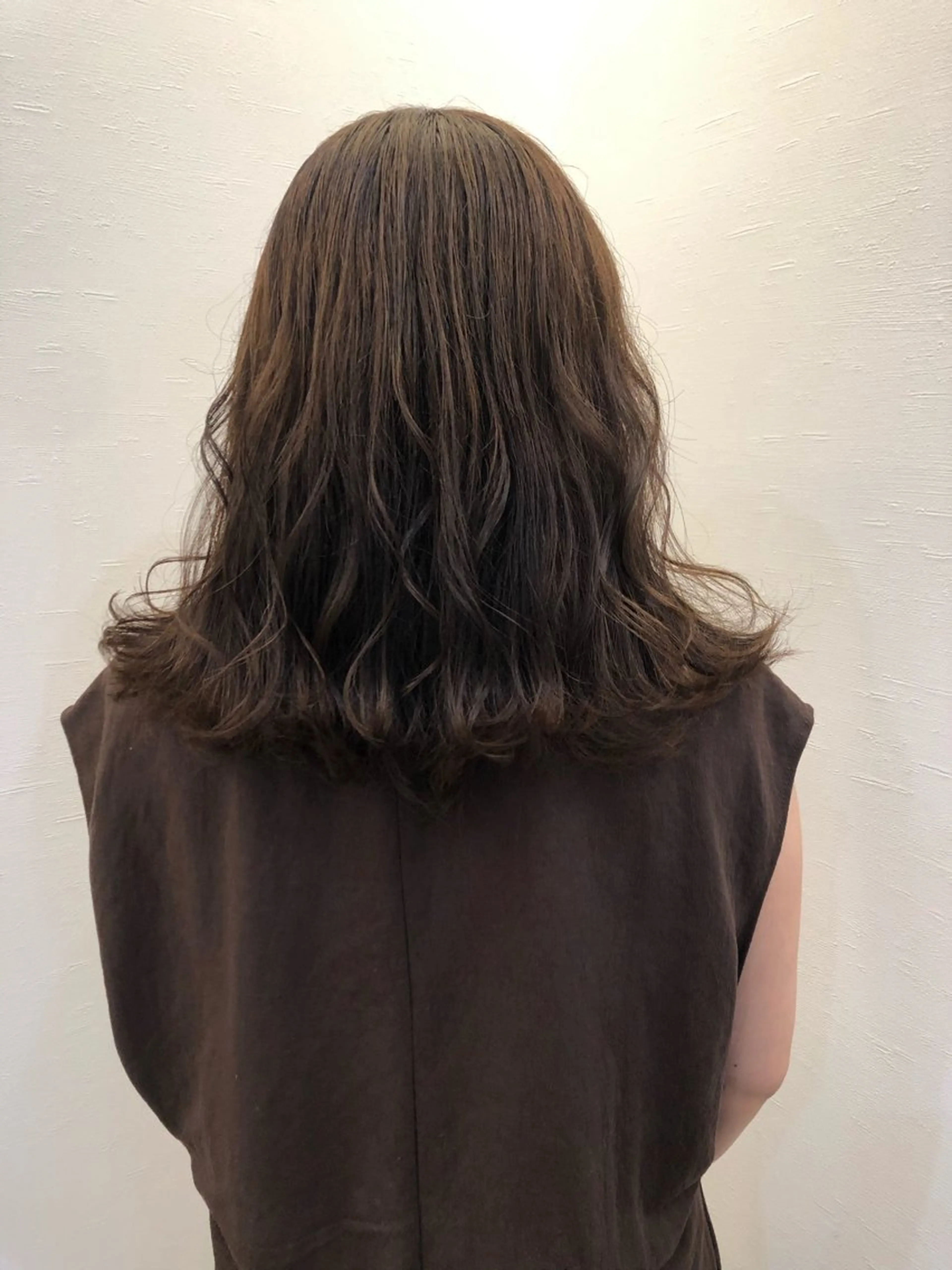 カラー ツノガイ エリのヘアスタイル