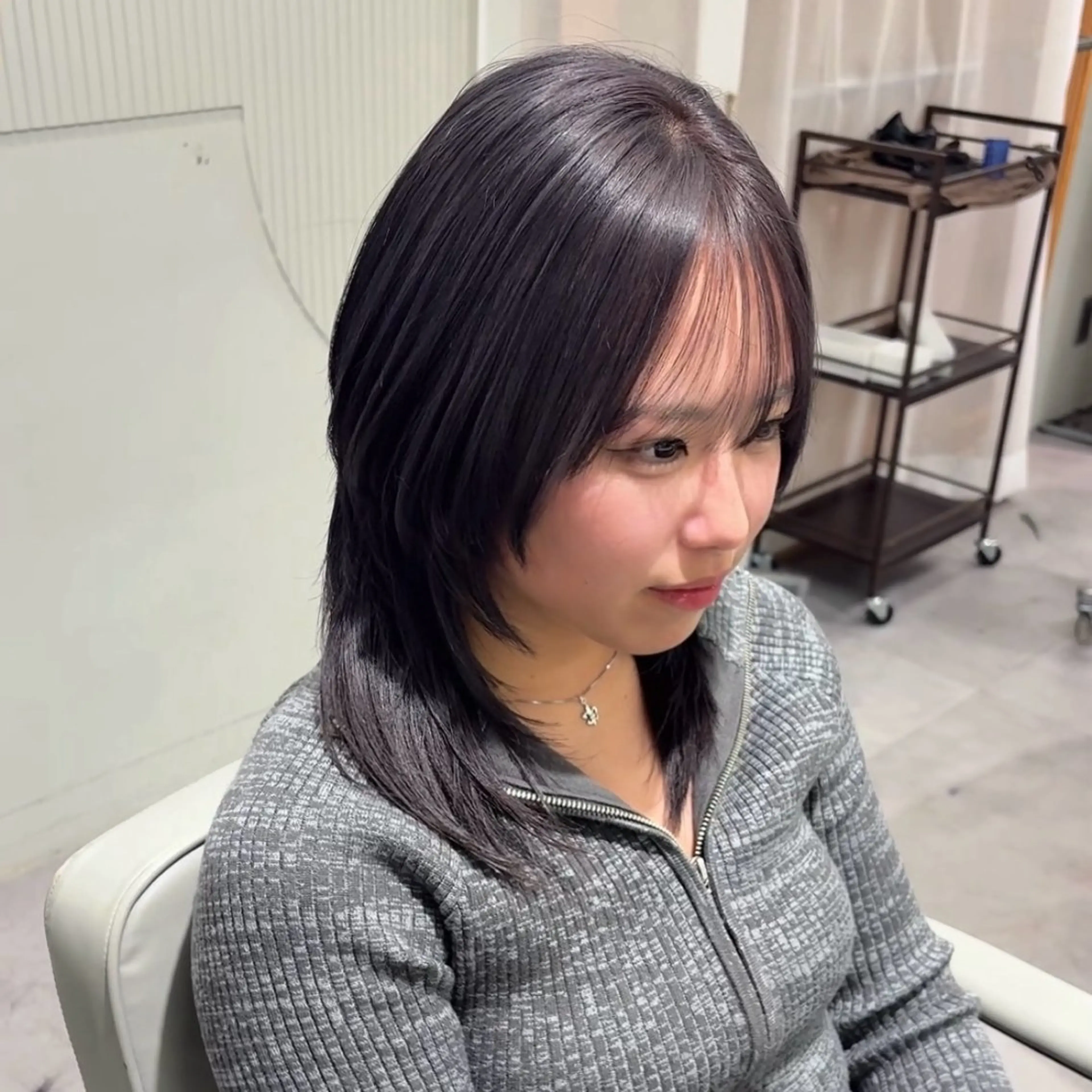 ミディアム カラー ブリーチ グレージュ ラベンダーカラー ラベンダーグレージュ ラベンダーグレー カット ヘアカラー トリートメント 加藤 麻夢のヘアスタイル