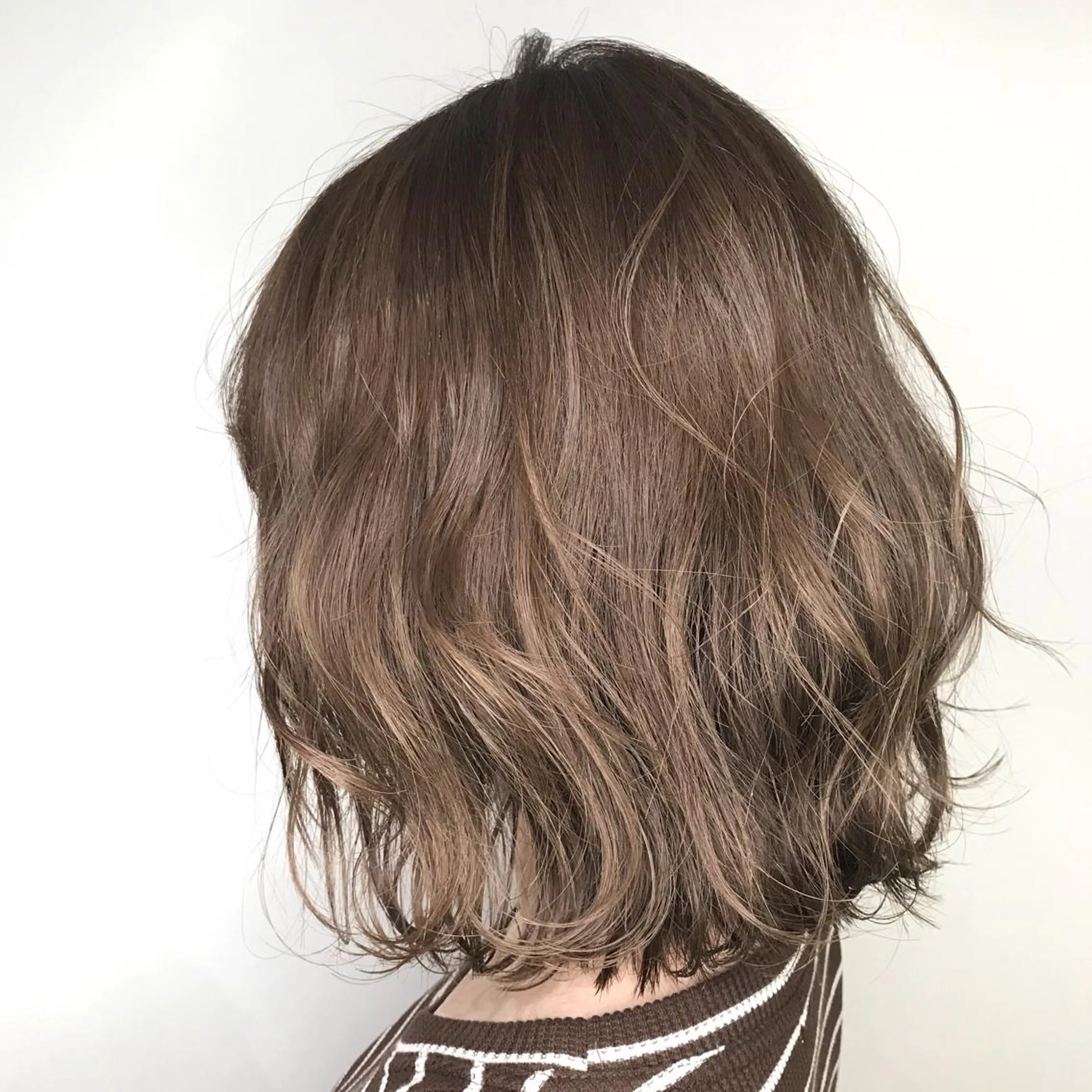 ミディアム カラー 切りっぱなしボブ グラデーションカラー グレージュ ボブ ボブ/大人ヘア k-two濱田のヘアスタイル