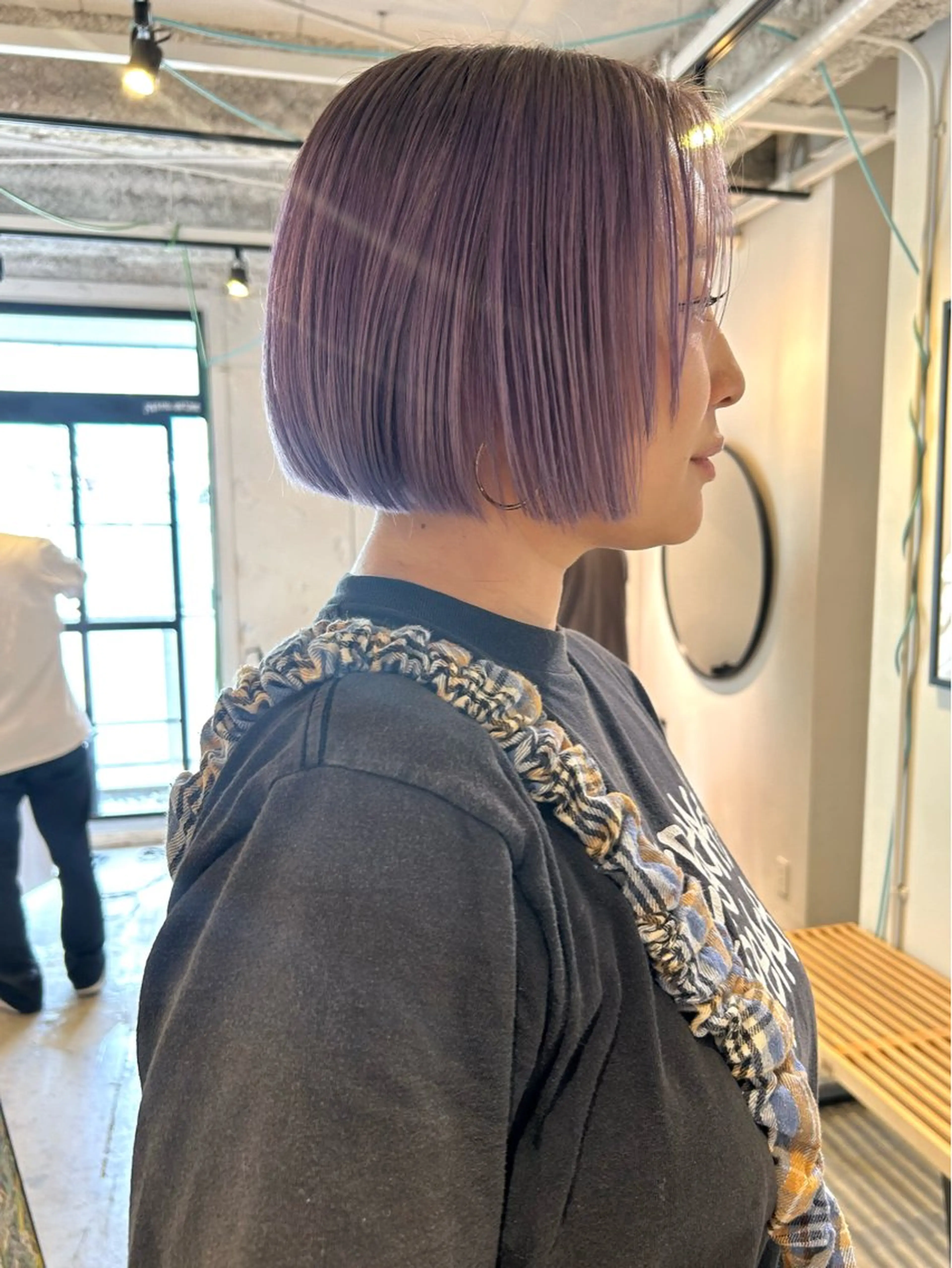 ショート カラー デザインカラー グラデーションカラー パープルカラー ボブ カット ヘアカラー トリートメント Loom.所属・村上雅人 ナチュラルモードのヘアスタイル